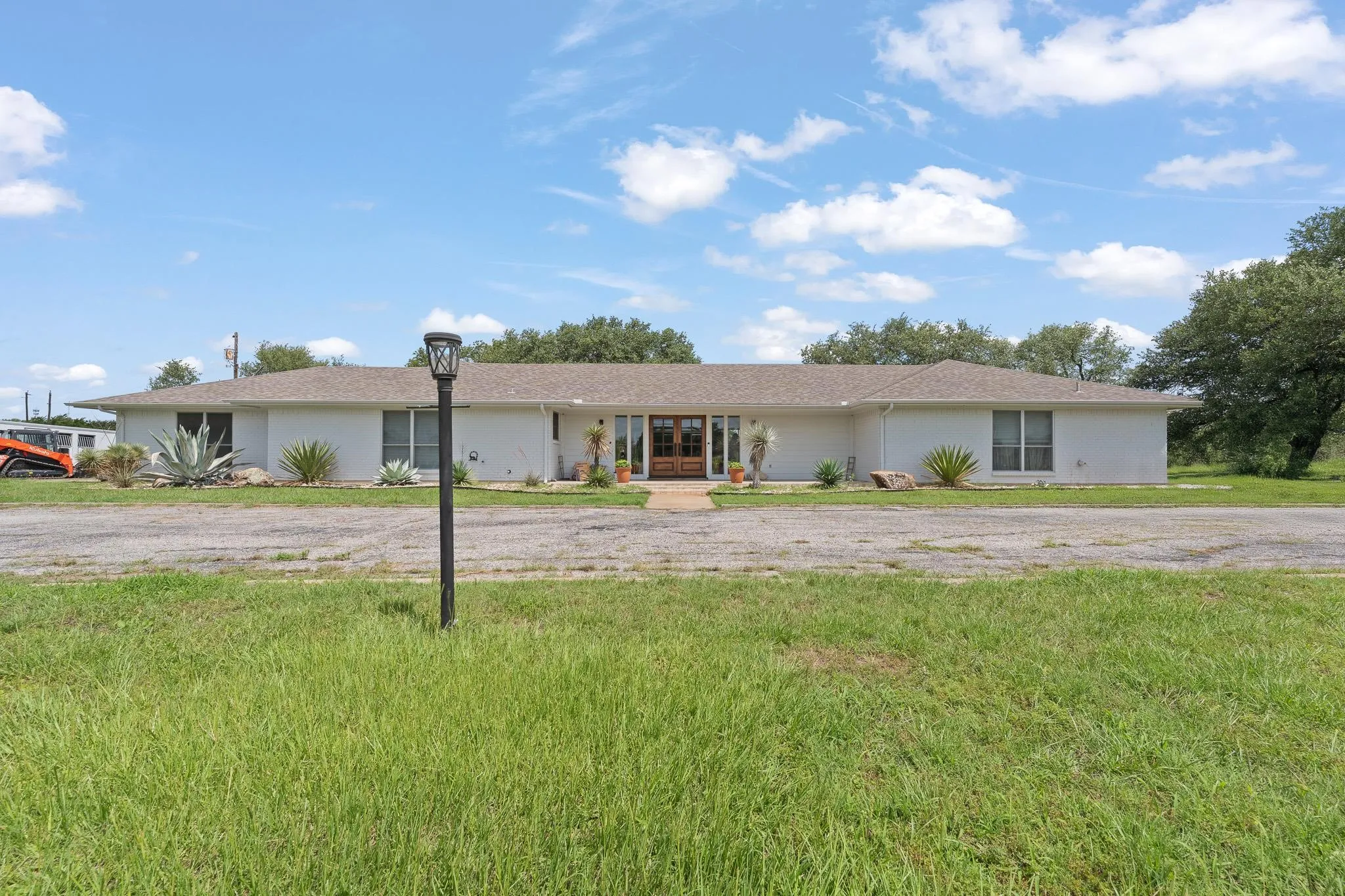 Farm For Sale in Johnson County , 3001 E Fm 4, Cleburne, Texas 76031, 3 Bedroom, 3 Bathroom, 2 Garage spaces, 2,729 Sqft, built in 1980, mls#21298428, Real Estate Agent in Cleburne, Homes For Sale in Johnson county, Homes For Sale in Cleburne, Realtor in Cleburne Texas, Real Estate Brokerage Independent Realty Texas, Luminita Cordes Realtor