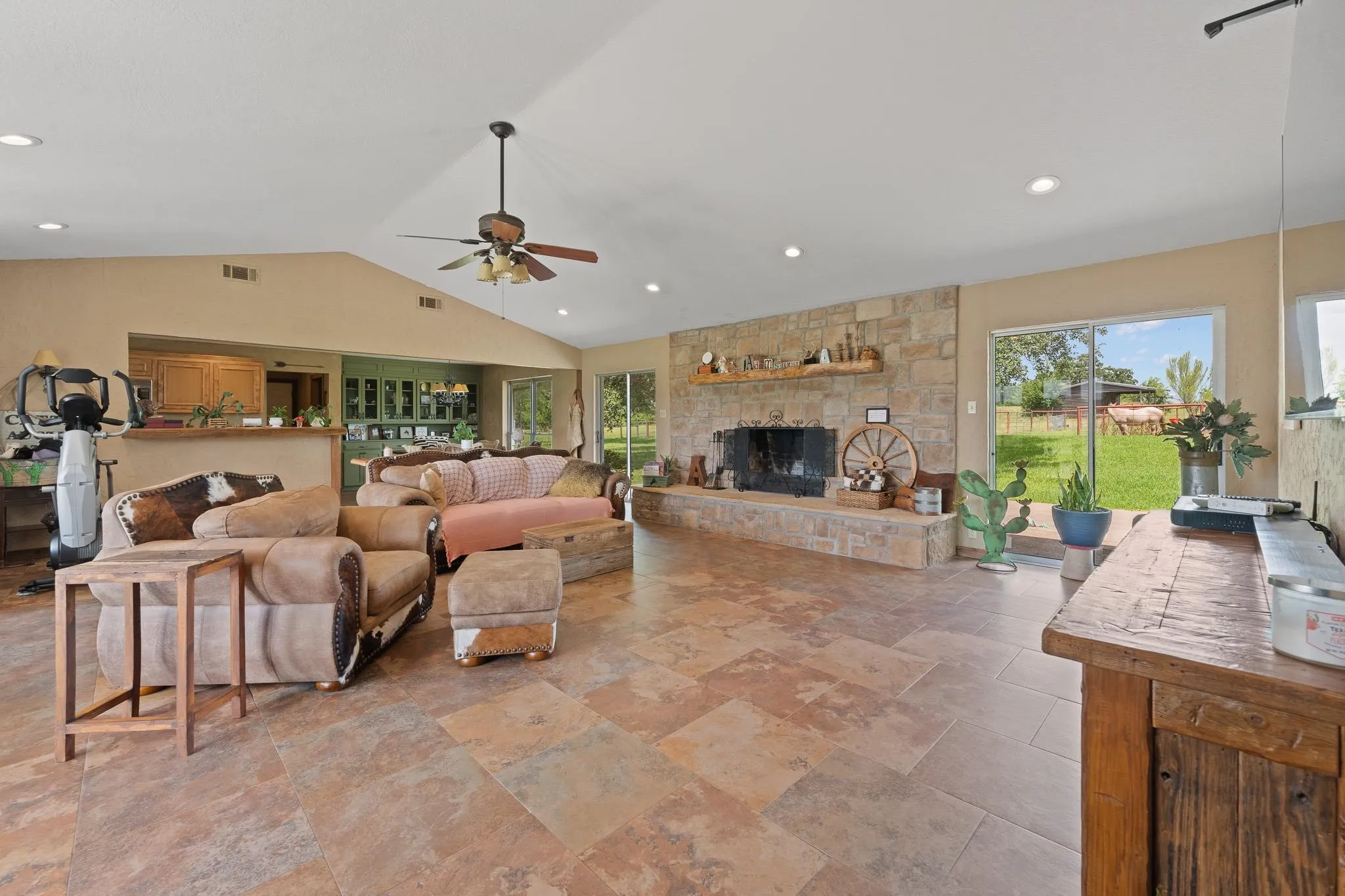 Farm For Sale in Johnson County , 3001 E Fm 4, Cleburne, Texas 76031, 3 Bedroom, 3 Bathroom, 2 Garage spaces, 2,729 Sqft, built in 1980, mls#21298428, Real Estate Agent in Cleburne, Homes For Sale in Johnson county, Homes For Sale in Cleburne, Realtor in Cleburne Texas, Real Estate Brokerage Independent Realty Texas, Luminita Cordes Realtor