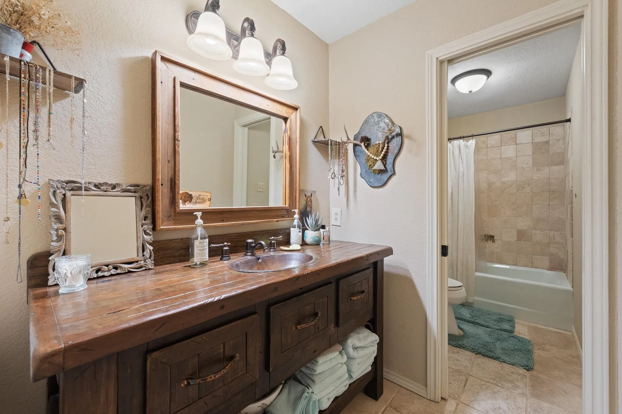 Farm For Sale in Johnson County , 3001 E Fm 4, Cleburne, Texas 76031, 3 Bedroom, 3 Bathroom, 2 Garage spaces, 2,729 Sqft, built in 1980, mls#21298428, Real Estate Agent in Cleburne, Homes For Sale in Johnson county, Homes For Sale in Cleburne, Realtor in Cleburne Texas, Real Estate Brokerage Independent Realty Texas, Luminita Cordes Realtor