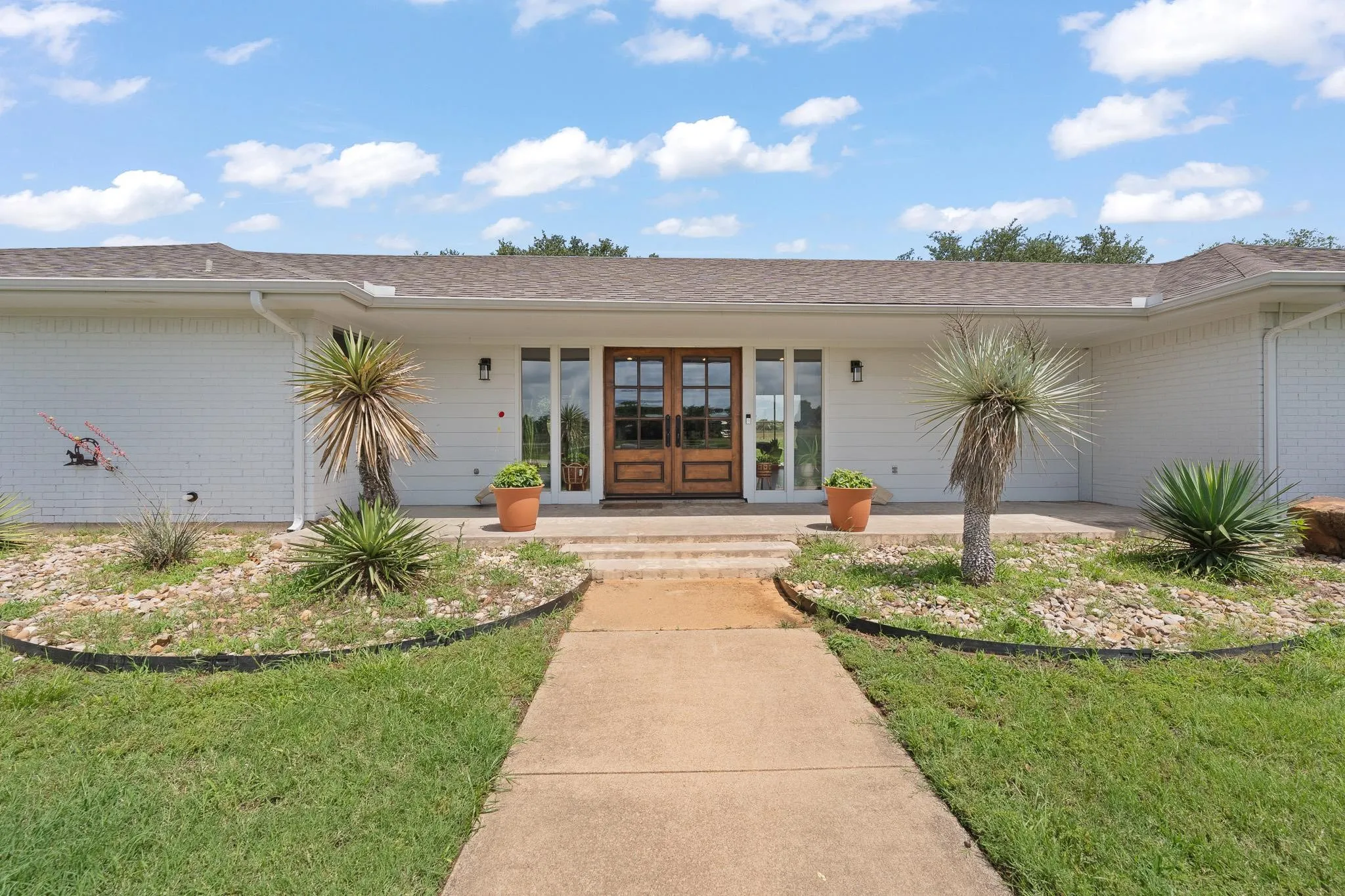 Farm For Sale in Johnson County , 3001 E Fm 4, Cleburne, Texas 76031, 3 Bedroom, 3 Bathroom, 2 Garage spaces, 2,729 Sqft, built in 1980, mls#21298428, Real Estate Agent in Cleburne, Homes For Sale in Johnson county, Homes For Sale in Cleburne, Realtor in Cleburne Texas, Real Estate Brokerage Independent Realty Texas, Luminita Cordes Realtor