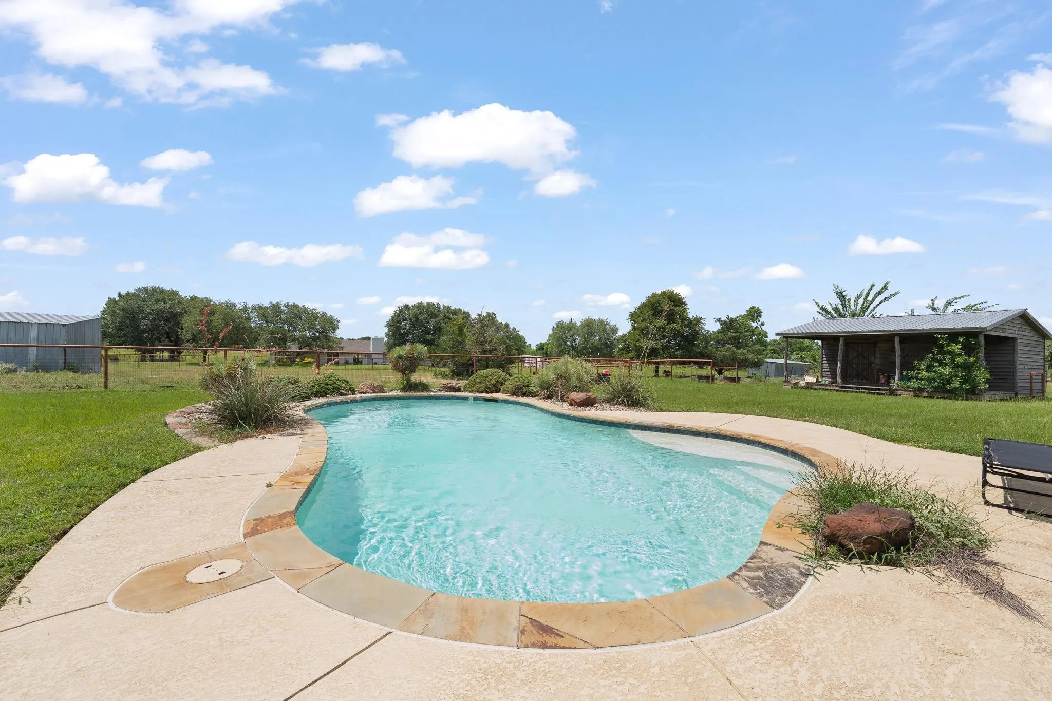 Farm For Sale in Johnson County , 3001 E Fm 4, Cleburne, Texas 76031, 3 Bedroom, 3 Bathroom, 2 Garage spaces, 2,729 Sqft, built in 1980, mls#21298428, Real Estate Agent in Cleburne, Homes For Sale in Johnson county, Homes For Sale in Cleburne, Realtor in Cleburne Texas, Real Estate Brokerage Independent Realty Texas, Luminita Cordes Realtor