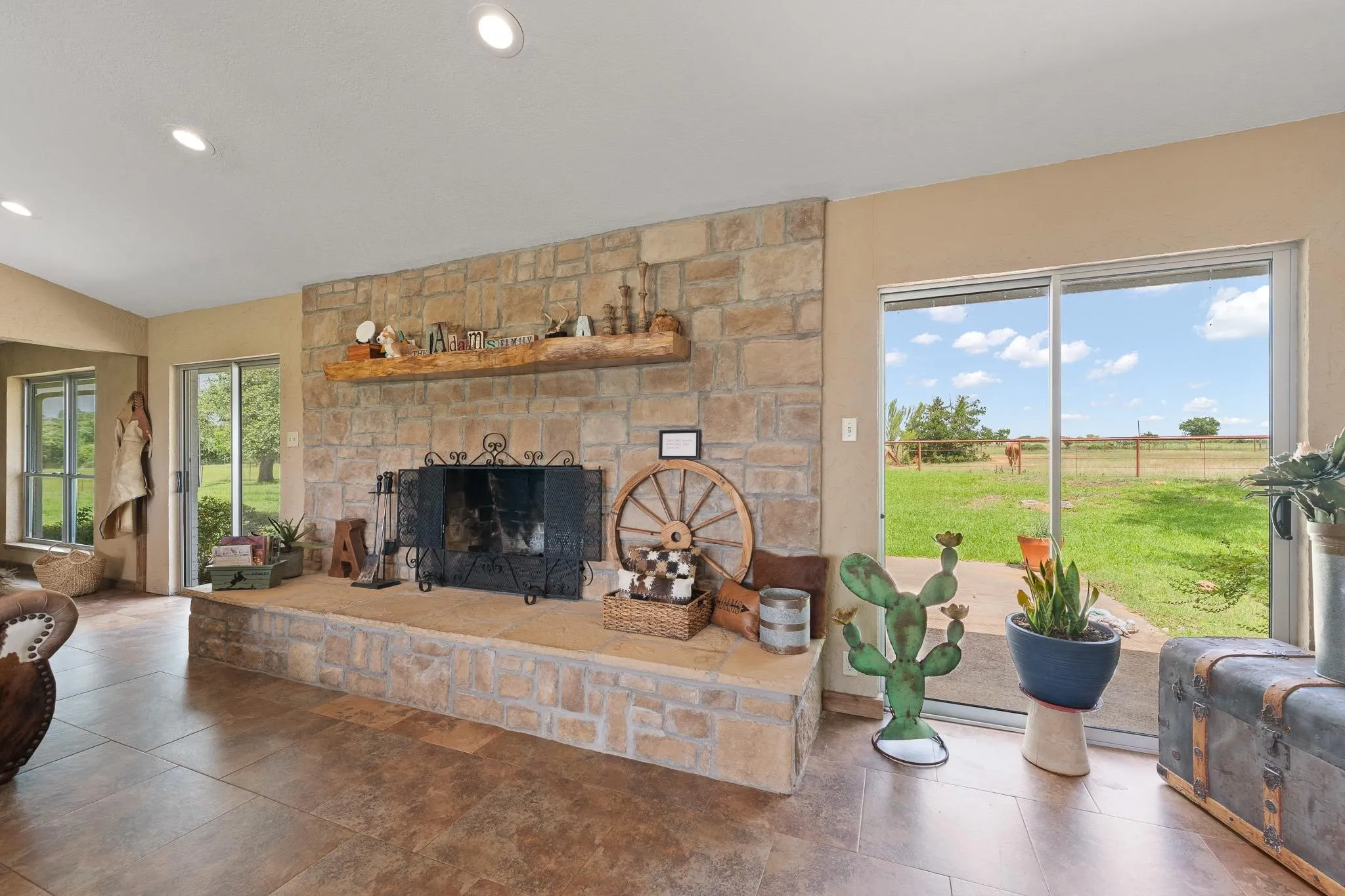 Farm For Sale in Johnson County , 3001 E Fm 4, Cleburne, Texas 76031, 3 Bedroom, 3 Bathroom, 2 Garage spaces, 2,729 Sqft, built in 1980, mls#21298428, Real Estate Agent in Cleburne, Homes For Sale in Johnson county, Homes For Sale in Cleburne, Realtor in Cleburne Texas, Real Estate Brokerage Independent Realty Texas, Luminita Cordes Realtor