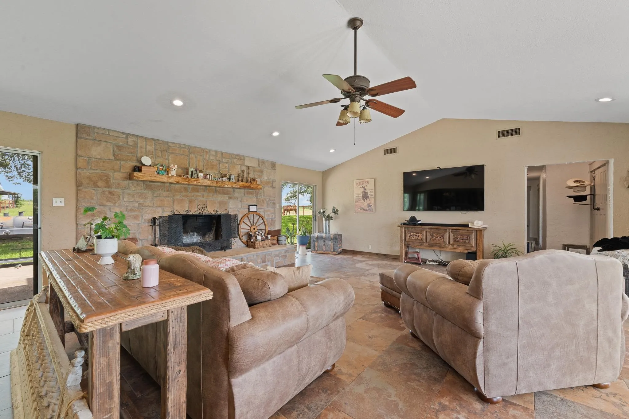 Farm For Sale in Johnson County , 3001 E Fm 4, Cleburne, Texas 76031, 3 Bedroom, 3 Bathroom, 2 Garage spaces, 2,729 Sqft, built in 1980, mls#21298428, Real Estate Agent in Cleburne, Homes For Sale in Johnson county, Homes For Sale in Cleburne, Realtor in Cleburne Texas, Real Estate Brokerage Independent Realty Texas, Luminita Cordes Realtor
