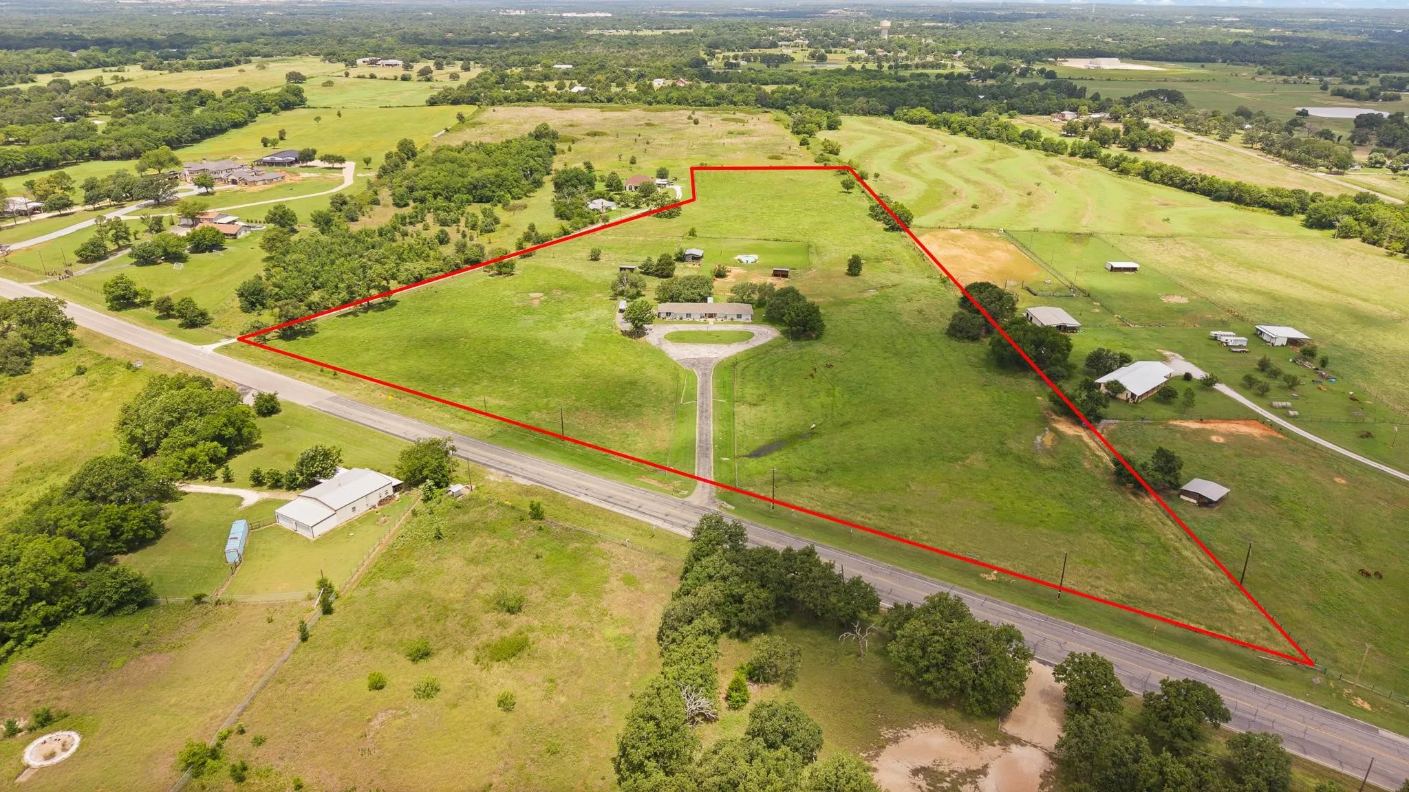 Farm For Sale in Johnson County , 3001 E Fm 4, Cleburne, Texas 76031, 3 Bedroom, 3 Bathroom, 2 Garage spaces, 2,729 Sqft, built in 1980, mls#21298428, Real Estate Agent in Cleburne, Homes For Sale in Johnson county, Homes For Sale in Cleburne, Realtor in Cleburne Texas, Real Estate Brokerage Independent Realty Texas, Luminita Cordes Realtor