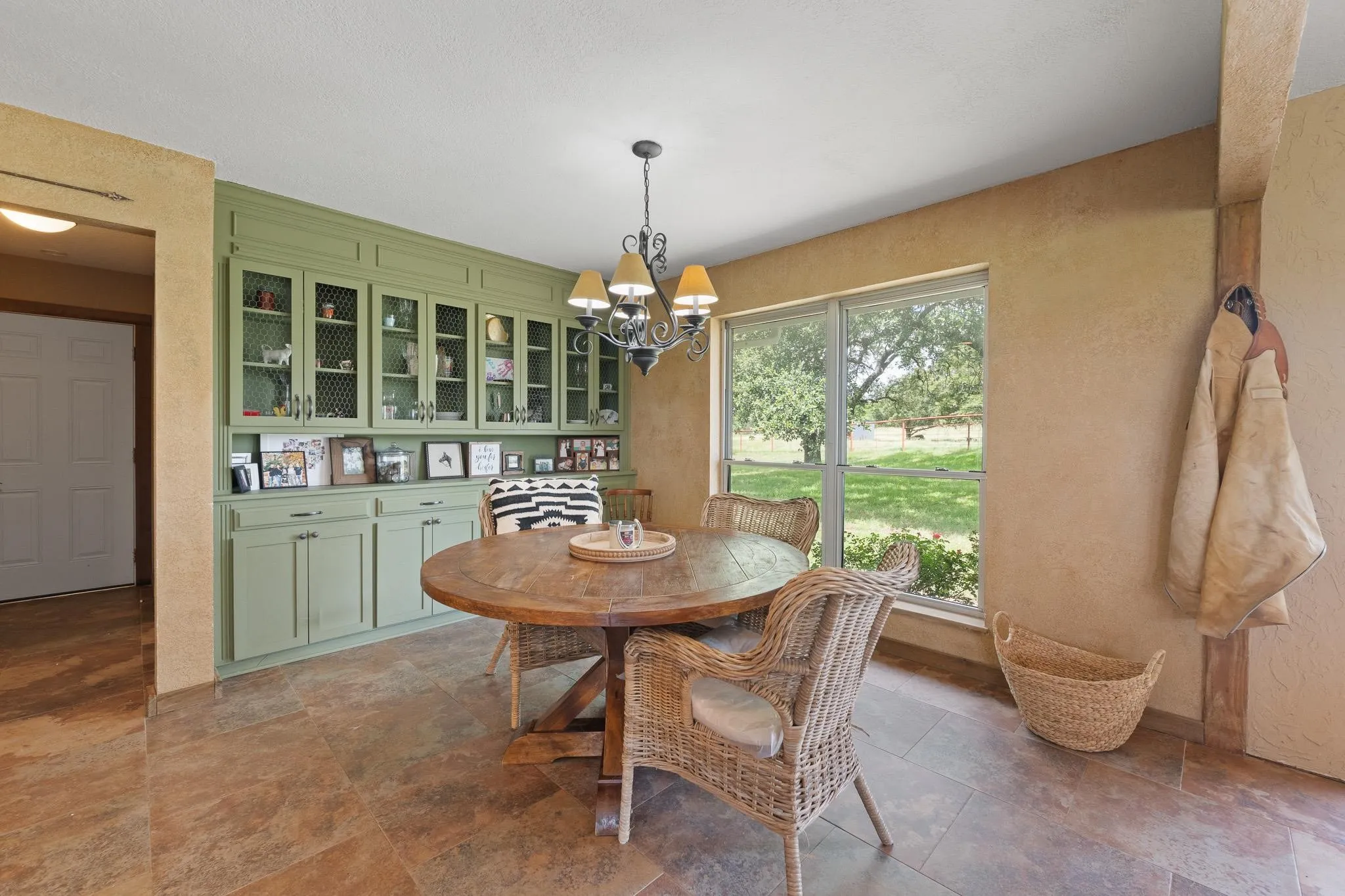 Farm For Sale in Johnson County , 3001 E Fm 4, Cleburne, Texas 76031, 3 Bedroom, 3 Bathroom, 2 Garage spaces, 2,729 Sqft, built in 1980, mls#21298428, Real Estate Agent in Cleburne, Homes For Sale in Johnson county, Homes For Sale in Cleburne, Realtor in Cleburne Texas, Real Estate Brokerage Independent Realty Texas, Luminita Cordes Realtor