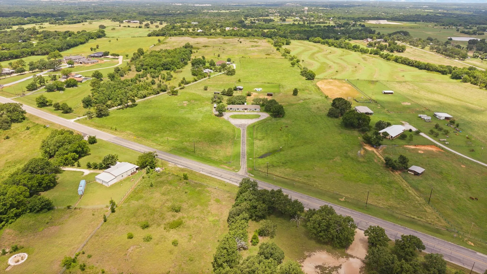 Farm For Sale in Johnson County , 3001 E Fm 4, Cleburne, Texas 76031, 3 Bedroom, 3 Bathroom, 2 Garage spaces, 2,729 Sqft, built in 1980, mls#21298428, Real Estate Agent in Cleburne, Homes For Sale in Johnson county, Homes For Sale in Cleburne, Realtor in Cleburne Texas, Real Estate Brokerage Independent Realty Texas, Luminita Cordes Realtor