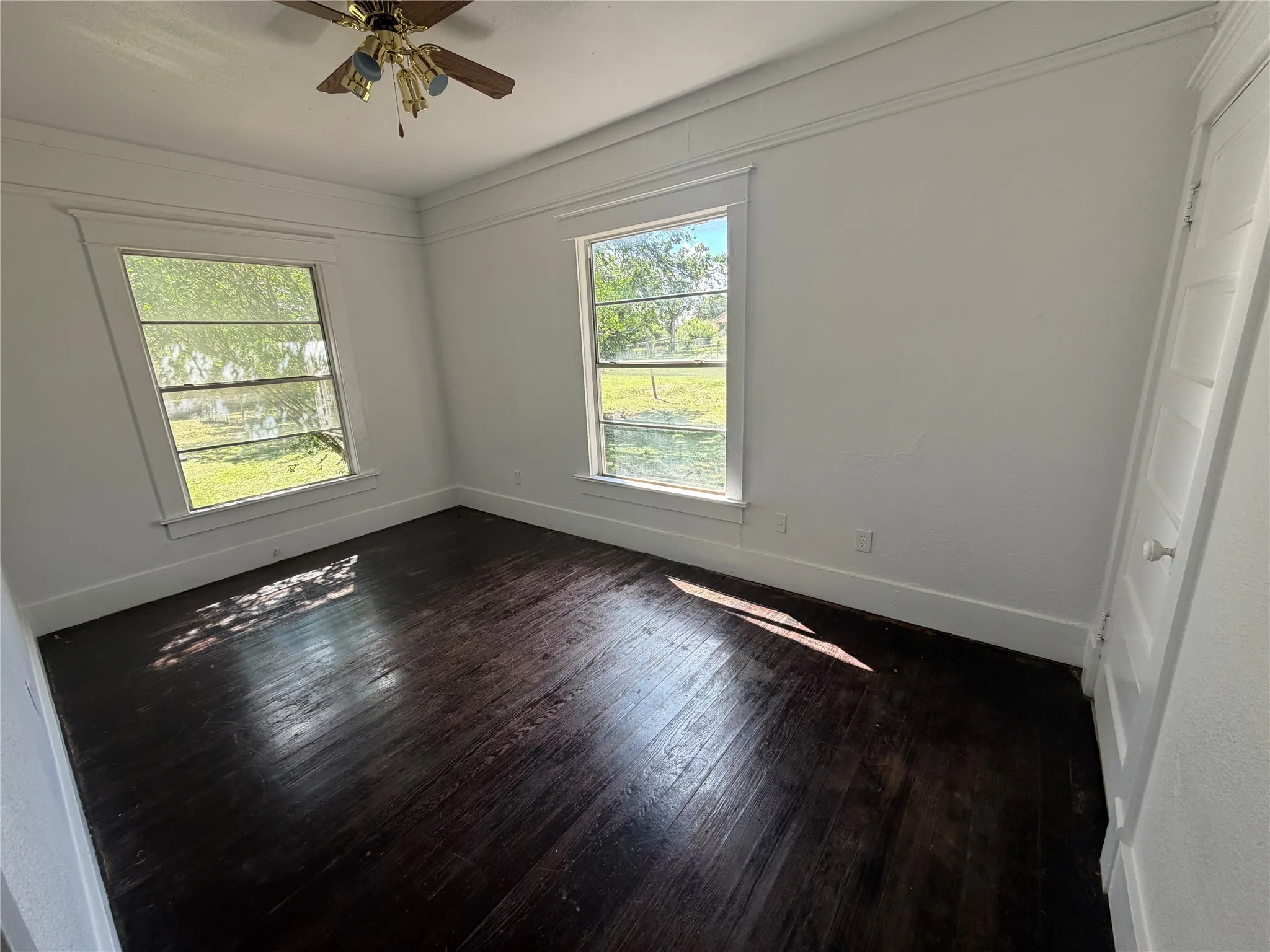 Single Family Residence For Sale in Eastland County , 709 E 23rd Street, Cisco, Texas 76437, 2 Bedrooms, 1 Bathroom, Garage spaces, 1,064 Sqft, built in 1920, Price $92,500, mls#21300321, Real Estate Agent in Cisco, Homes For Sale in Eastland county, Homes For Sale in Cisco, Realtor in Cisco Texas, Real Estate Brokerage Independent Realty Texas, Luminita Cordes Realtor