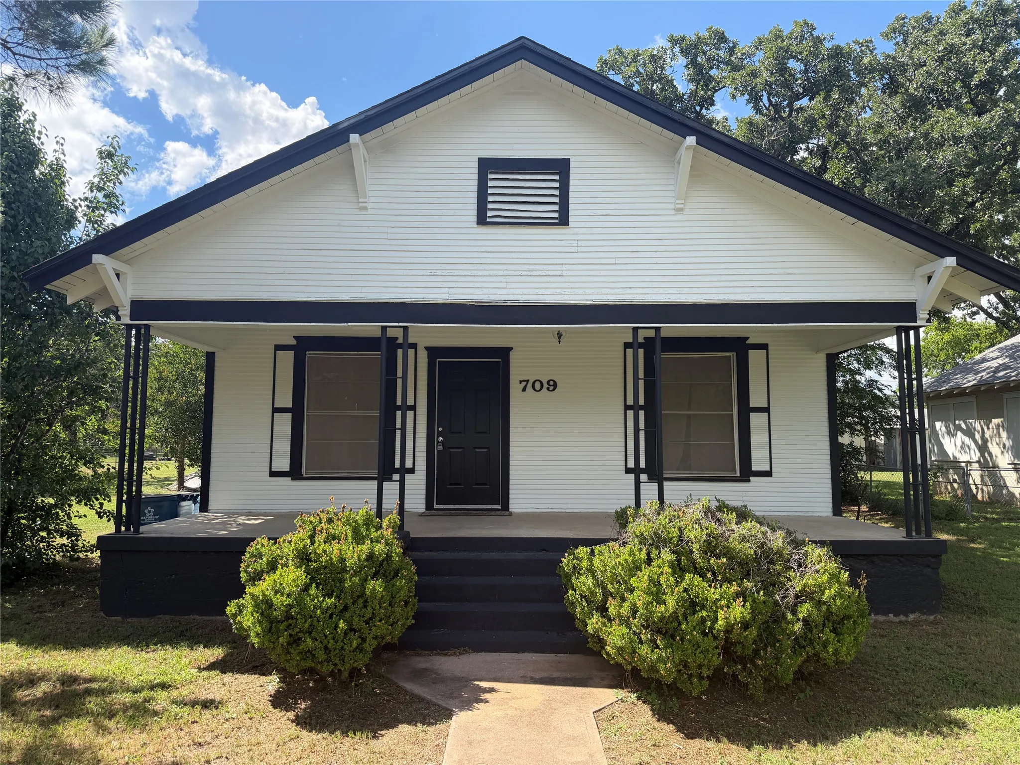 Single Family Residence For Sale in Eastland County , 709 E 23rd Street, Cisco, Texas 76437, 2 Bedrooms, 1 Bathroom, Garage spaces, 1,064 Sqft, built in 1920, Price $92,500, mls#21300321, Real Estate Agent in Cisco, Homes For Sale in Eastland county, Homes For Sale in Cisco, Realtor in Cisco Texas, Real Estate Brokerage Independent Realty Texas, Luminita Cordes Realtor