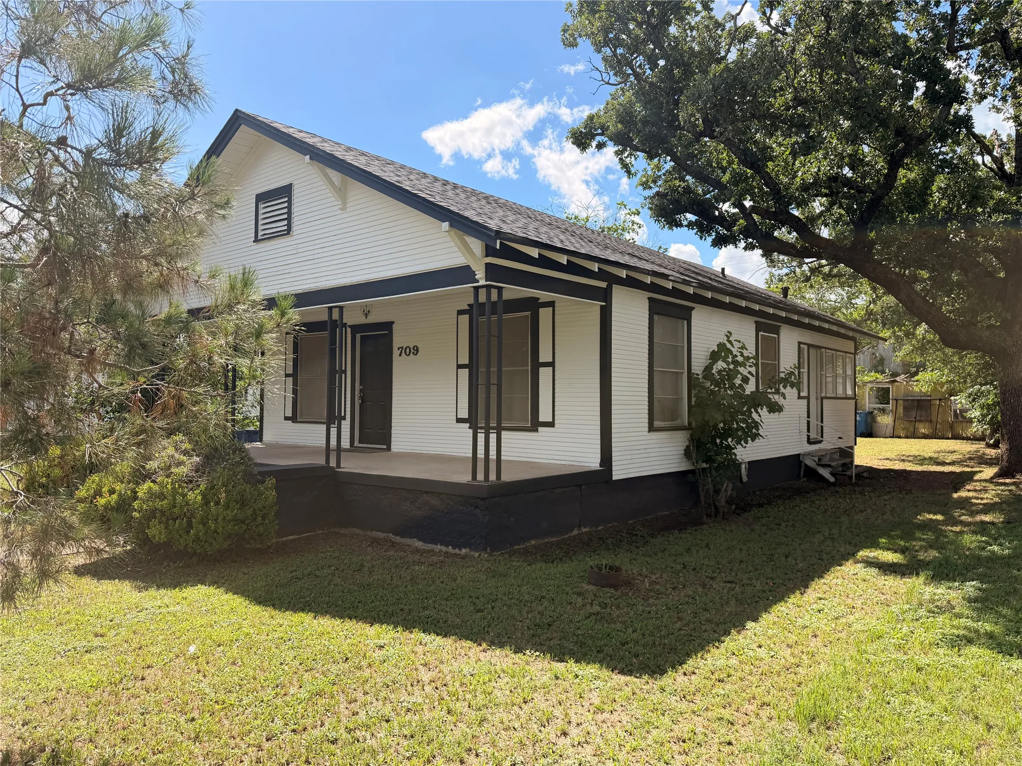 Single Family Residence For Sale in Eastland County , 709 E 23rd Street, Cisco, Texas 76437, 2 Bedrooms, 1 Bathroom, Garage spaces, 1,064 Sqft, built in 1920, Price $92,500, mls#21300321, Real Estate Agent in Cisco, Homes For Sale in Eastland county, Homes For Sale in Cisco, Realtor in Cisco Texas, Real Estate Brokerage Independent Realty Texas, Luminita Cordes Realtor