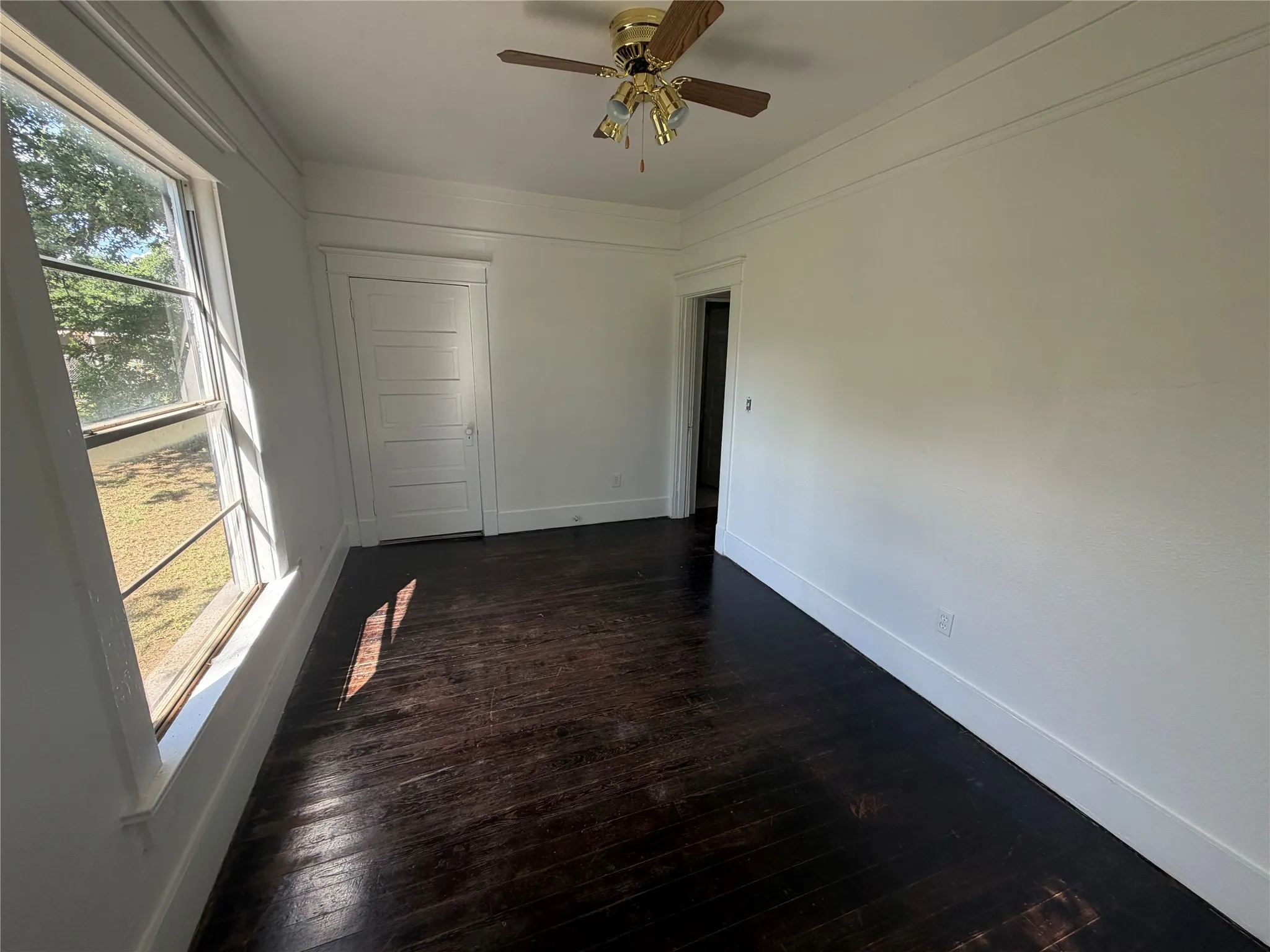 Single Family Residence For Sale in Eastland County , 709 E 23rd Street, Cisco, Texas 76437, 2 Bedrooms, 1 Bathroom, Garage spaces, 1,064 Sqft, built in 1920, Price $92,500, mls#21300321, Real Estate Agent in Cisco, Homes For Sale in Eastland county, Homes For Sale in Cisco, Realtor in Cisco Texas, Real Estate Brokerage Independent Realty Texas, Luminita Cordes Realtor
