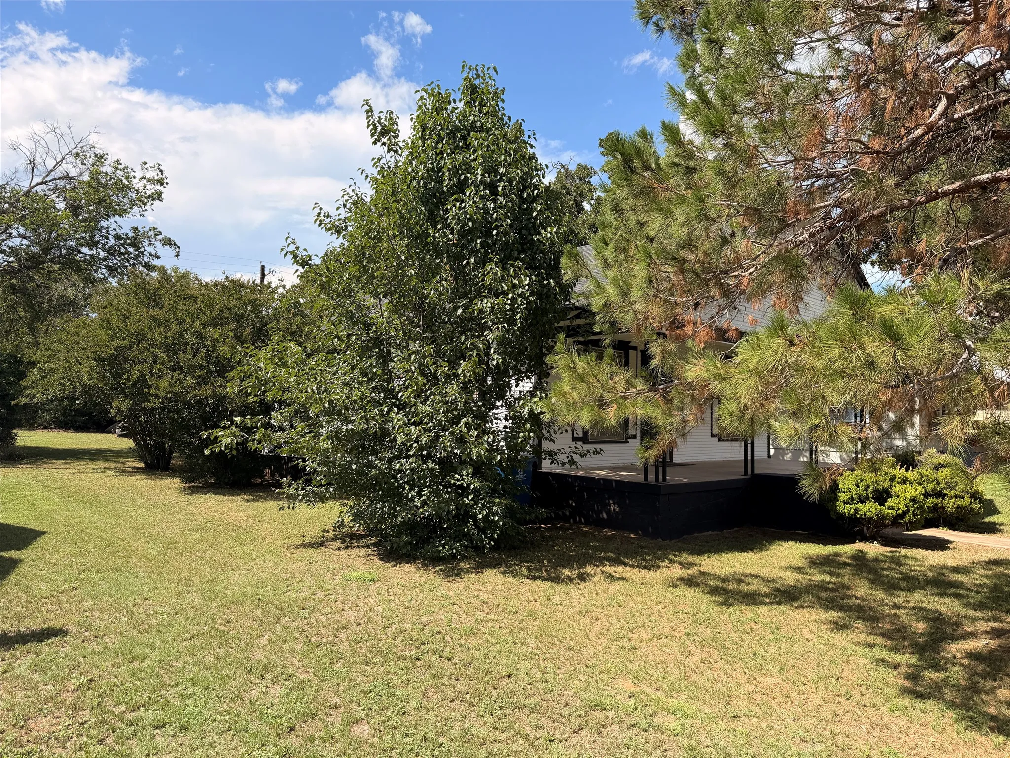 Single Family Residence For Sale in Eastland County , 709 E 23rd Street, Cisco, Texas 76437, 2 Bedrooms, 1 Bathroom, Garage spaces, 1,064 Sqft, built in 1920, Price $92,500, mls#21300321, Real Estate Agent in Cisco, Homes For Sale in Eastland county, Homes For Sale in Cisco, Realtor in Cisco Texas, Real Estate Brokerage Independent Realty Texas, Luminita Cordes Realtor