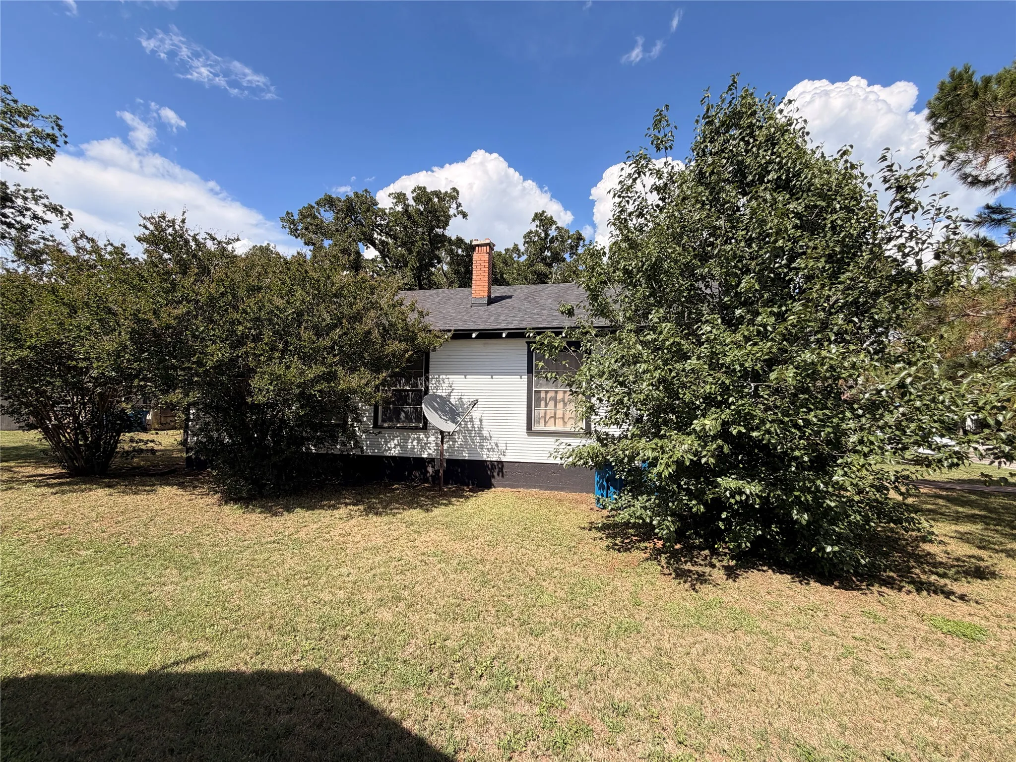 Single Family Residence For Sale in Eastland County , 709 E 23rd Street, Cisco, Texas 76437, 2 Bedrooms, 1 Bathroom, Garage spaces, 1,064 Sqft, built in 1920, Price $92,500, mls#21300321, Real Estate Agent in Cisco, Homes For Sale in Eastland county, Homes For Sale in Cisco, Realtor in Cisco Texas, Real Estate Brokerage Independent Realty Texas, Luminita Cordes Realtor