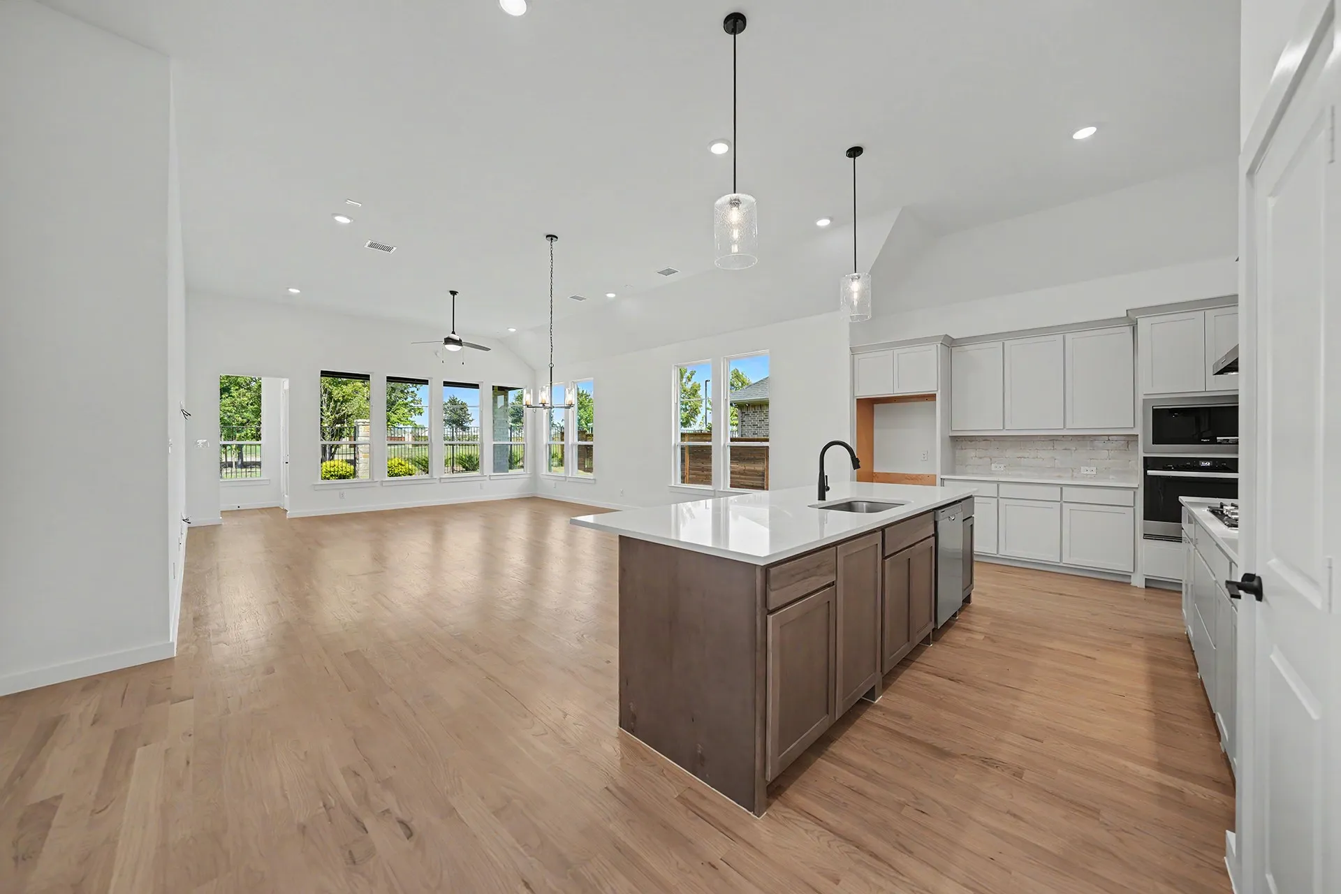 Single Family Residence For Sale in Dallas County , 1409 Casting Ridge, Mesquite, Texas 75181, 3 Bedroom, 2 Bathroom, 3 Garage spaces, 2,253 Sqft, built in 2026, mls#21300363, Real Estate Agent in Mesquite, Homes For Sale in Dallas county, Homes For Sale in Mesquite, Realtor in Mesquite Texas, Real Estate Brokerage Independent Realty Texas, Luminita Cordes Realtor