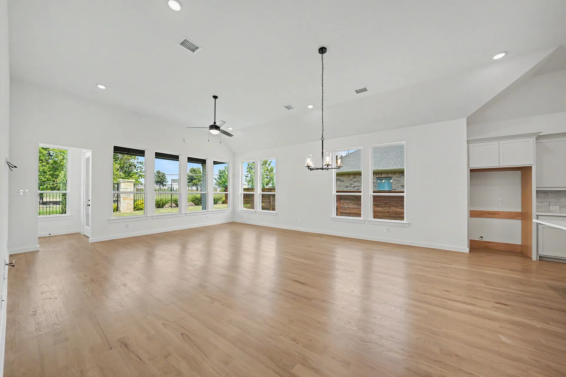 Single Family Residence For Sale in Dallas County , 1409 Casting Ridge, Mesquite, Texas 75181, 3 Bedroom, 2 Bathroom, 3 Garage spaces, 2,253 Sqft, built in 2026, mls#21300363, Real Estate Agent in Mesquite, Homes For Sale in Dallas county, Homes For Sale in Mesquite, Realtor in Mesquite Texas, Real Estate Brokerage Independent Realty Texas, Luminita Cordes Realtor