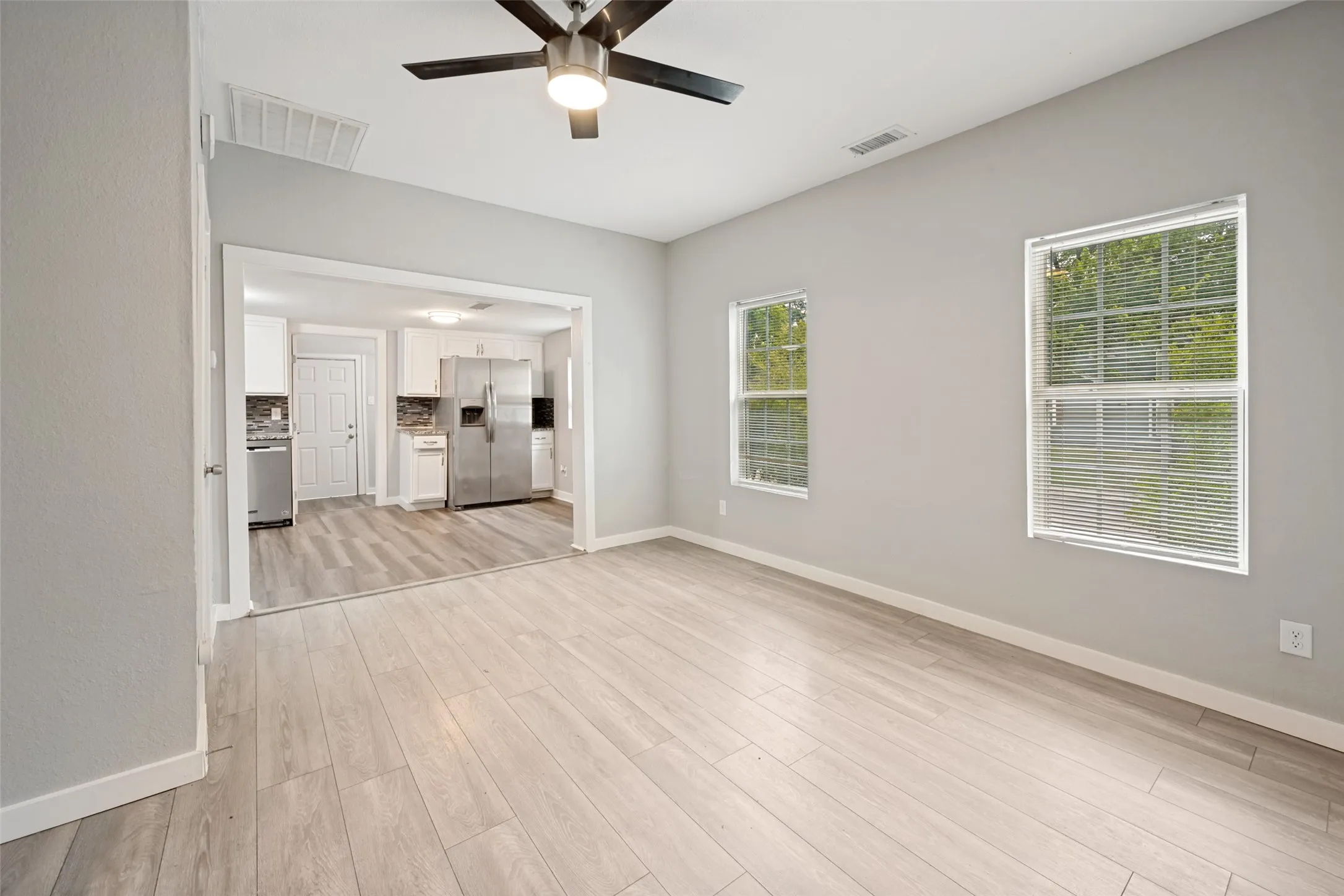Single Family Residence For Sale in Tarrant County , 1245 Lowe Street, Fort Worth, Texas 76110, 2 Bedroom, 2 Bathroom, Garage spaces, 860 Sqft, built in 1920, mls#21297535, Real Estate Agent in Fort Worth, Homes For Sale in Tarrant county, Homes For Sale in Fort Worth, Realtor in Fort Worth Texas, Real Estate Brokerage Independent Realty Texas, Luminita Cordes Realtor