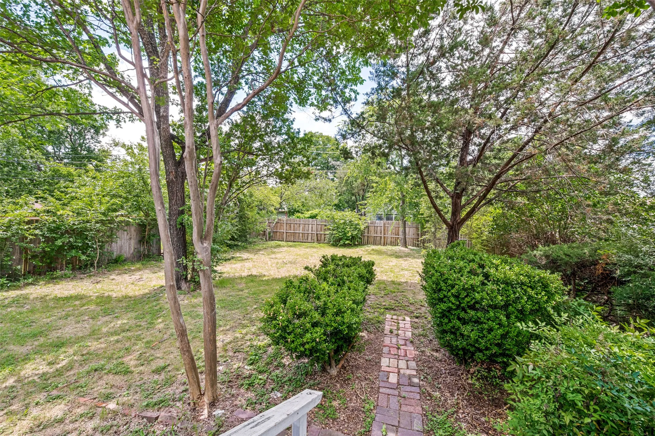 Single Family Residence For Sale in Tarrant County , 1245 Lowe Street, Fort Worth, Texas 76110, 2 Bedroom, 2 Bathroom, Garage spaces, 860 Sqft, built in 1920, mls#21297535, Real Estate Agent in Fort Worth, Homes For Sale in Tarrant county, Homes For Sale in Fort Worth, Realtor in Fort Worth Texas, Real Estate Brokerage Independent Realty Texas, Luminita Cordes Realtor