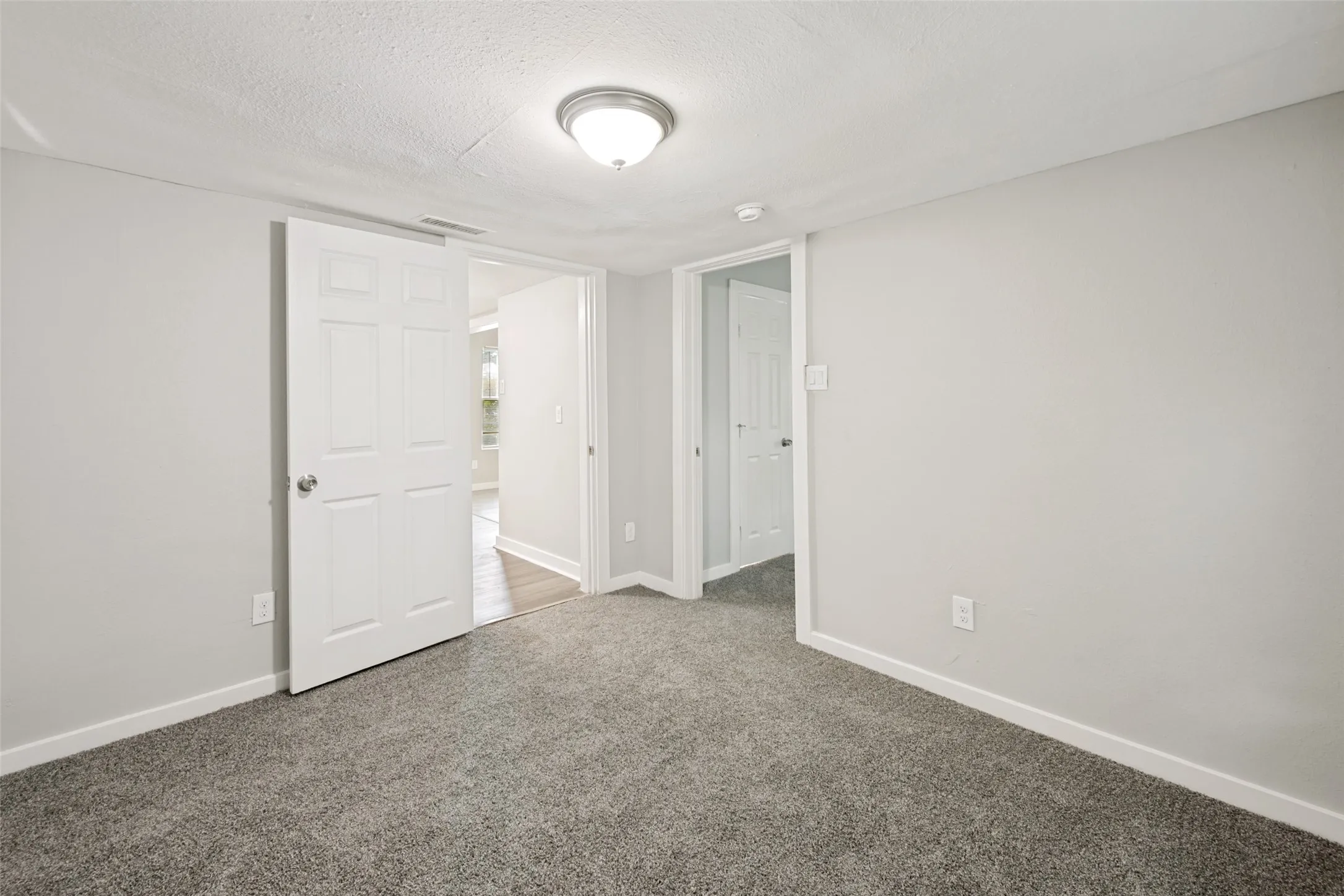 Single Family Residence For Sale in Tarrant County , 1245 Lowe Street, Fort Worth, Texas 76110, 2 Bedroom, 2 Bathroom, Garage spaces, 860 Sqft, built in 1920, mls#21297535, Real Estate Agent in Fort Worth, Homes For Sale in Tarrant county, Homes For Sale in Fort Worth, Realtor in Fort Worth Texas, Real Estate Brokerage Independent Realty Texas, Luminita Cordes Realtor