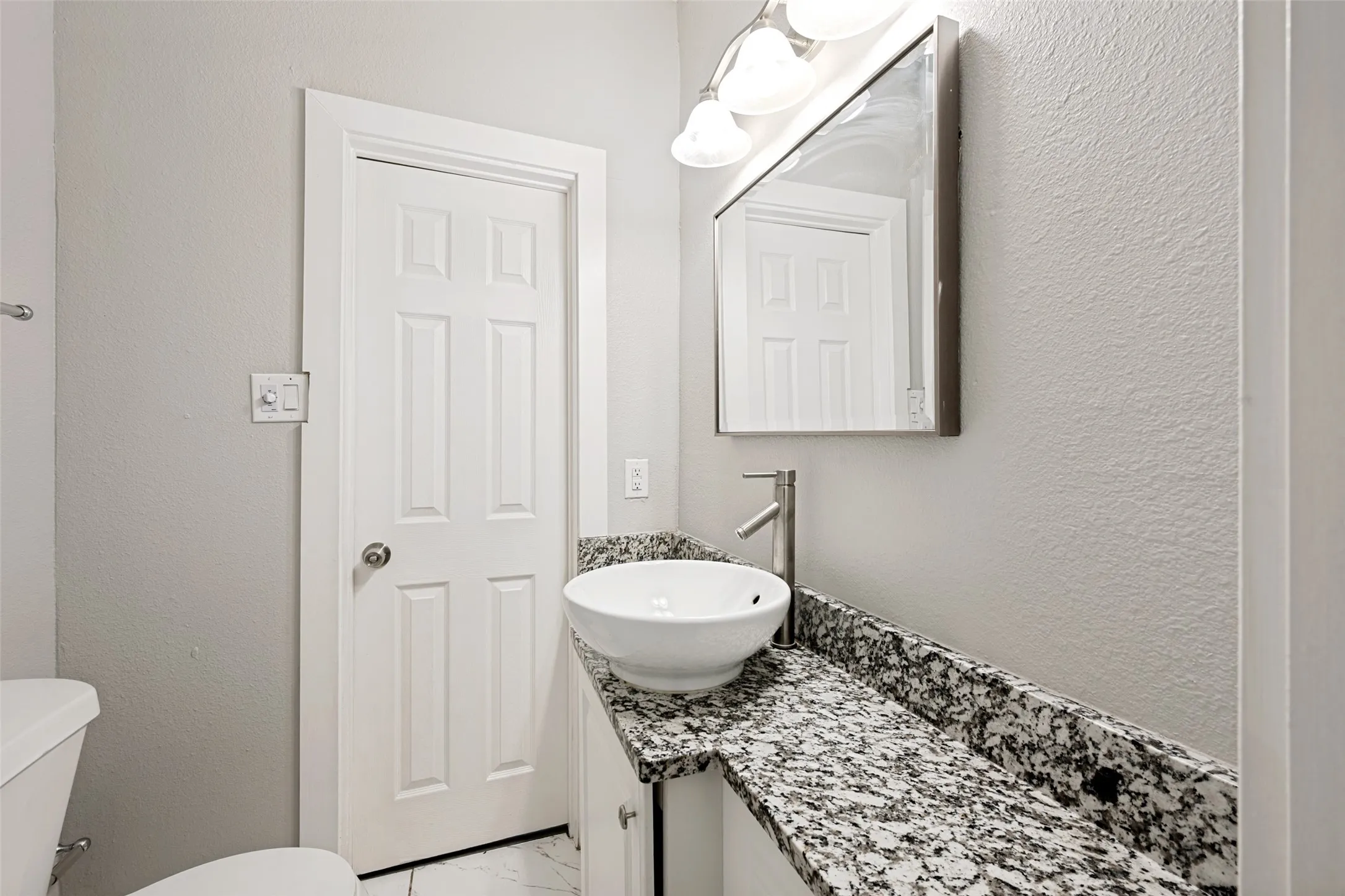 Single Family Residence For Sale in Tarrant County , 1245 Lowe Street, Fort Worth, Texas 76110, 2 Bedroom, 2 Bathroom, Garage spaces, 860 Sqft, built in 1920, mls#21297535, Real Estate Agent in Fort Worth, Homes For Sale in Tarrant county, Homes For Sale in Fort Worth, Realtor in Fort Worth Texas, Real Estate Brokerage Independent Realty Texas, Luminita Cordes Realtor