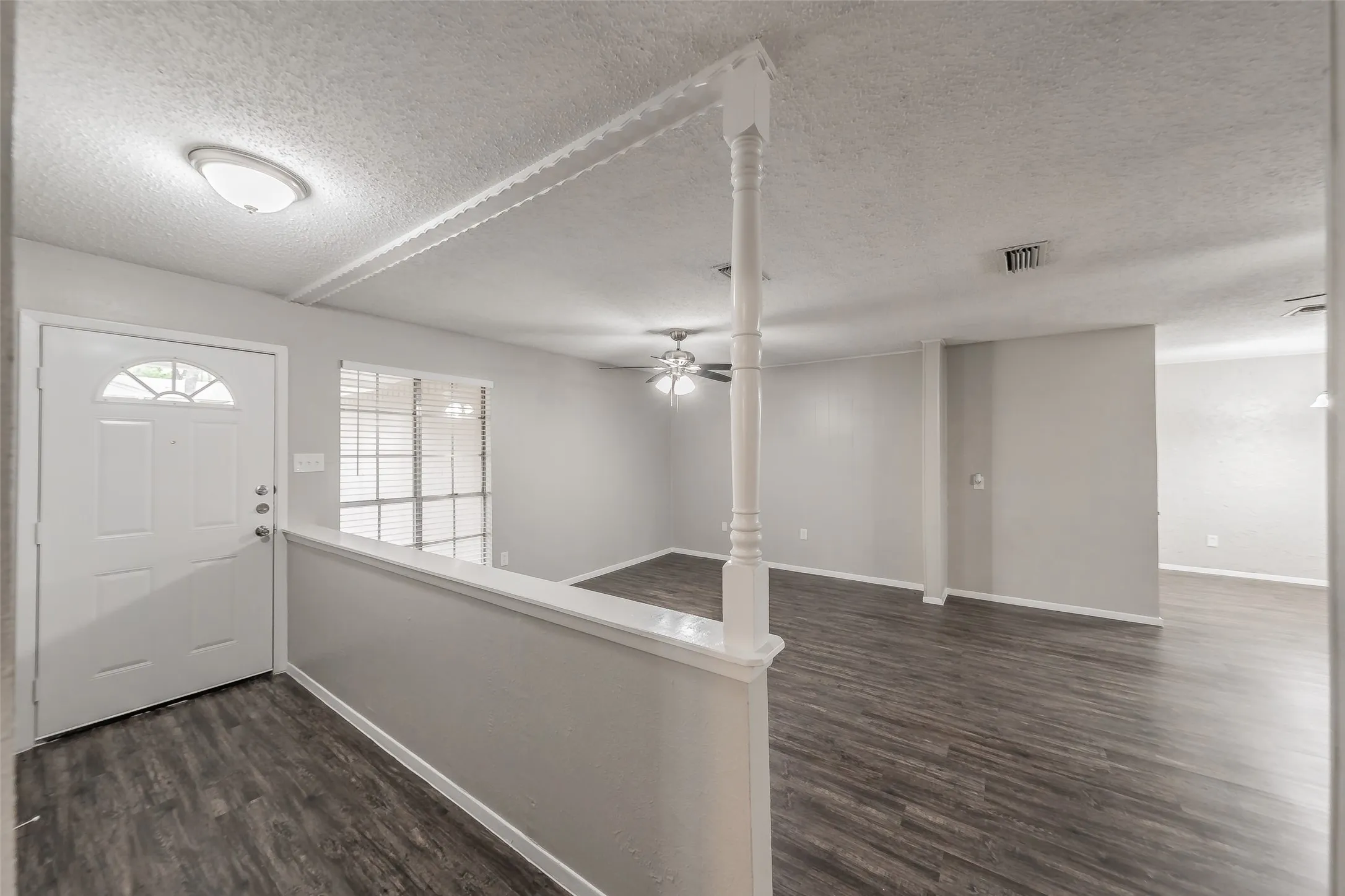 Single Family Residence For Sale in Tarrant County , 1412 Oxford Street, Arlington, Texas 76013, 4 Bedroom, 2 Bathroom, 2 Garage spaces, 1,955 Sqft, built in 1968, mls#21300339, Real Estate Agent in Arlington, Homes For Sale in Tarrant county, Homes For Sale in Arlington, Realtor in Arlington Texas, Real Estate Brokerage Independent Realty Texas, Luminita Cordes Realtor