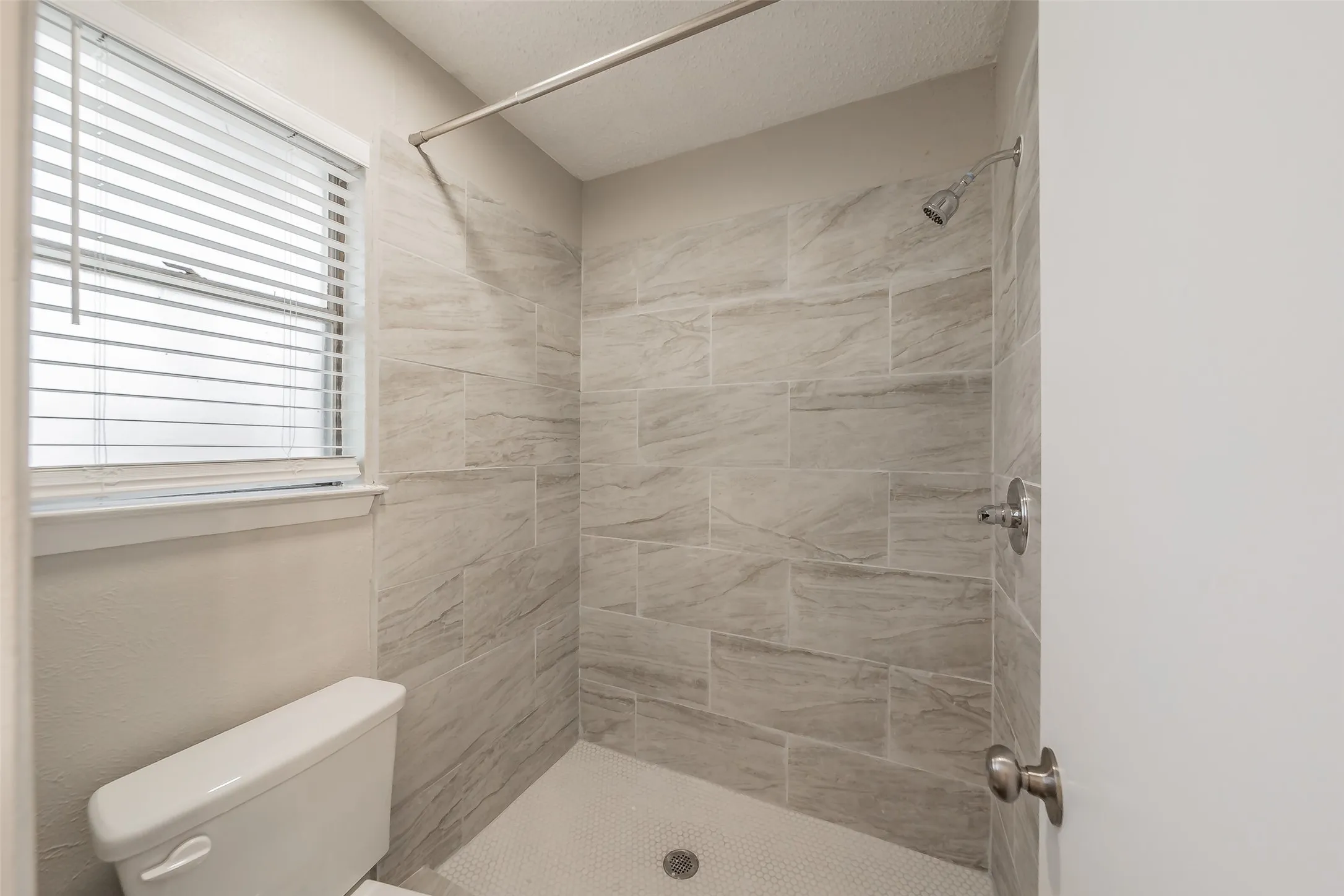 Single Family Residence For Sale in Tarrant County , 1412 Oxford Street, Arlington, Texas 76013, 4 Bedroom, 2 Bathroom, 2 Garage spaces, 1,955 Sqft, built in 1968, mls#21300339, Real Estate Agent in Arlington, Homes For Sale in Tarrant county, Homes For Sale in Arlington, Realtor in Arlington Texas, Real Estate Brokerage Independent Realty Texas, Luminita Cordes Realtor