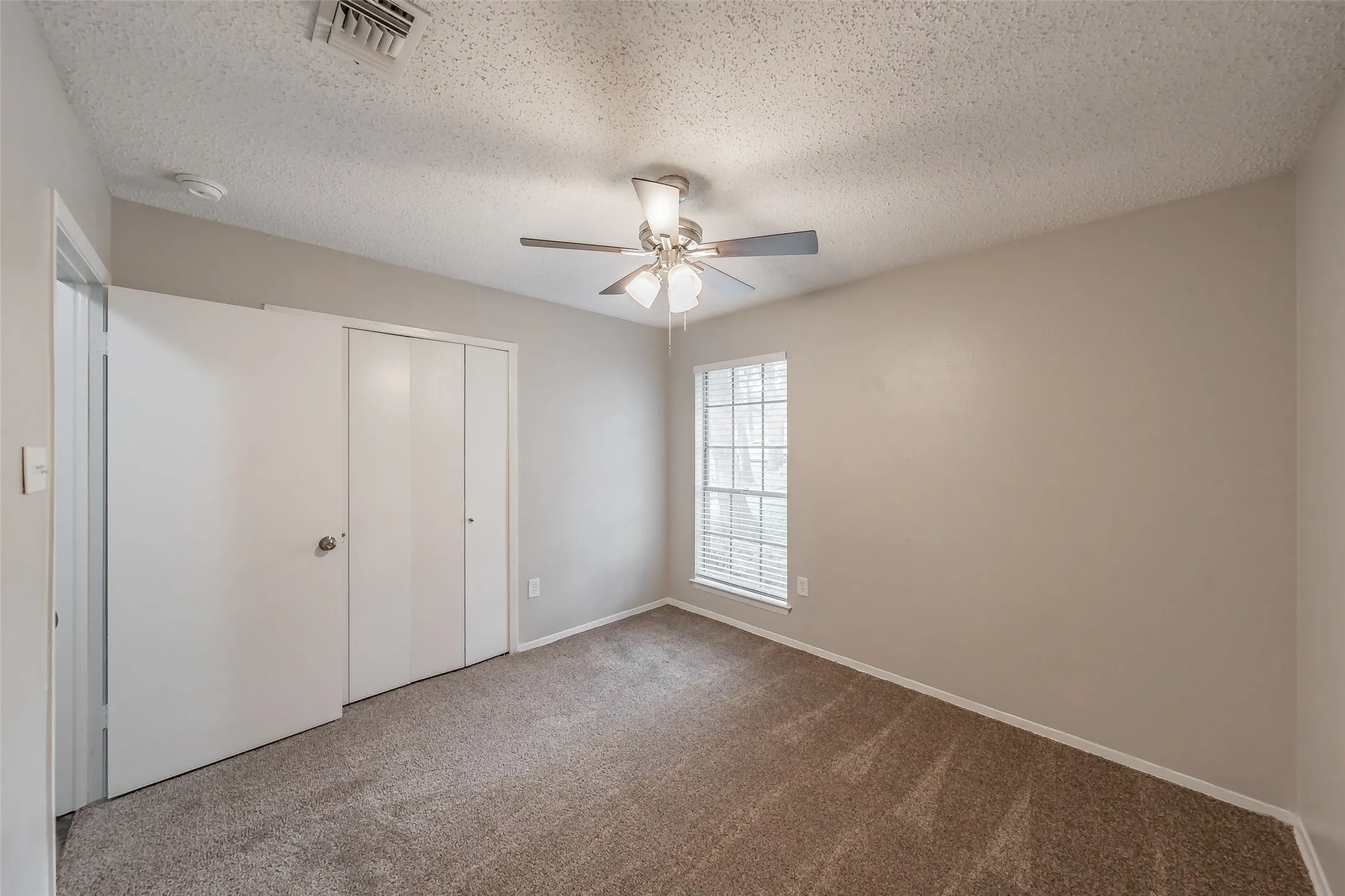Single Family Residence For Sale in Tarrant County , 1412 Oxford Street, Arlington, Texas 76013, 4 Bedroom, 2 Bathroom, 2 Garage spaces, 1,955 Sqft, built in 1968, mls#21300339, Real Estate Agent in Arlington, Homes For Sale in Tarrant county, Homes For Sale in Arlington, Realtor in Arlington Texas, Real Estate Brokerage Independent Realty Texas, Luminita Cordes Realtor
