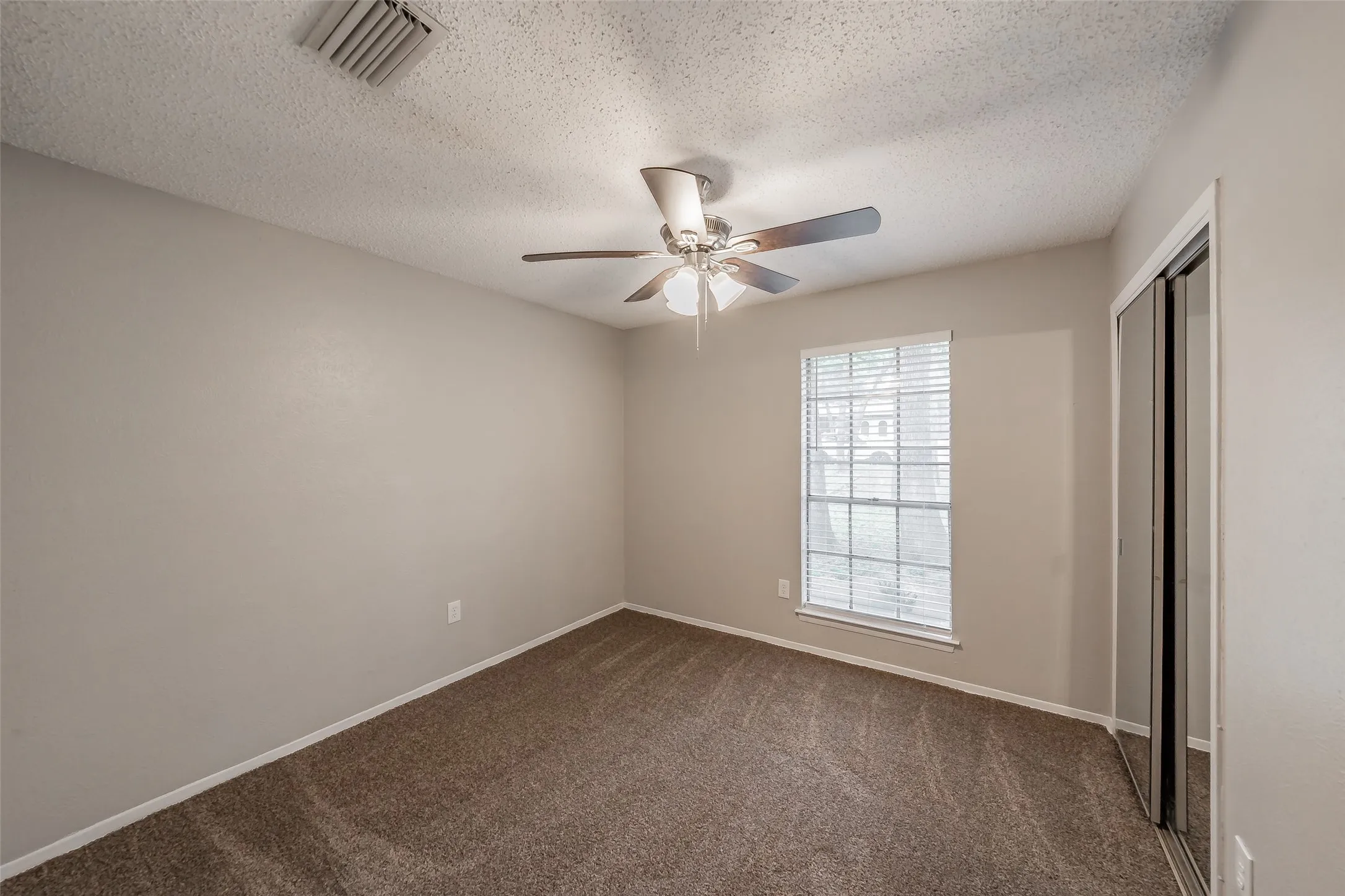 Single Family Residence For Sale in Tarrant County , 1412 Oxford Street, Arlington, Texas 76013, 4 Bedroom, 2 Bathroom, 2 Garage spaces, 1,955 Sqft, built in 1968, mls#21300339, Real Estate Agent in Arlington, Homes For Sale in Tarrant county, Homes For Sale in Arlington, Realtor in Arlington Texas, Real Estate Brokerage Independent Realty Texas, Luminita Cordes Realtor