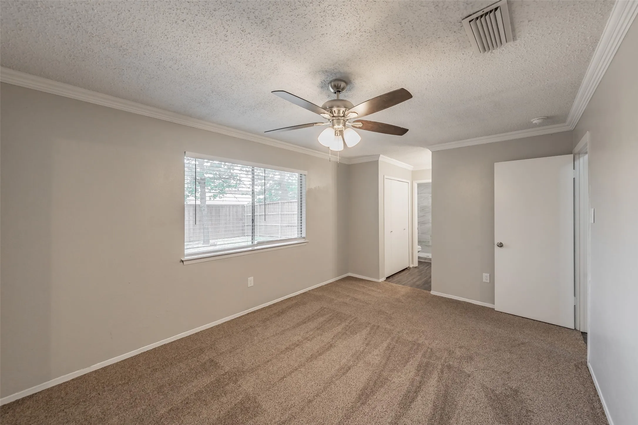 Single Family Residence For Sale in Tarrant County , 1412 Oxford Street, Arlington, Texas 76013, 4 Bedroom, 2 Bathroom, 2 Garage spaces, 1,955 Sqft, built in 1968, mls#21300339, Real Estate Agent in Arlington, Homes For Sale in Tarrant county, Homes For Sale in Arlington, Realtor in Arlington Texas, Real Estate Brokerage Independent Realty Texas, Luminita Cordes Realtor