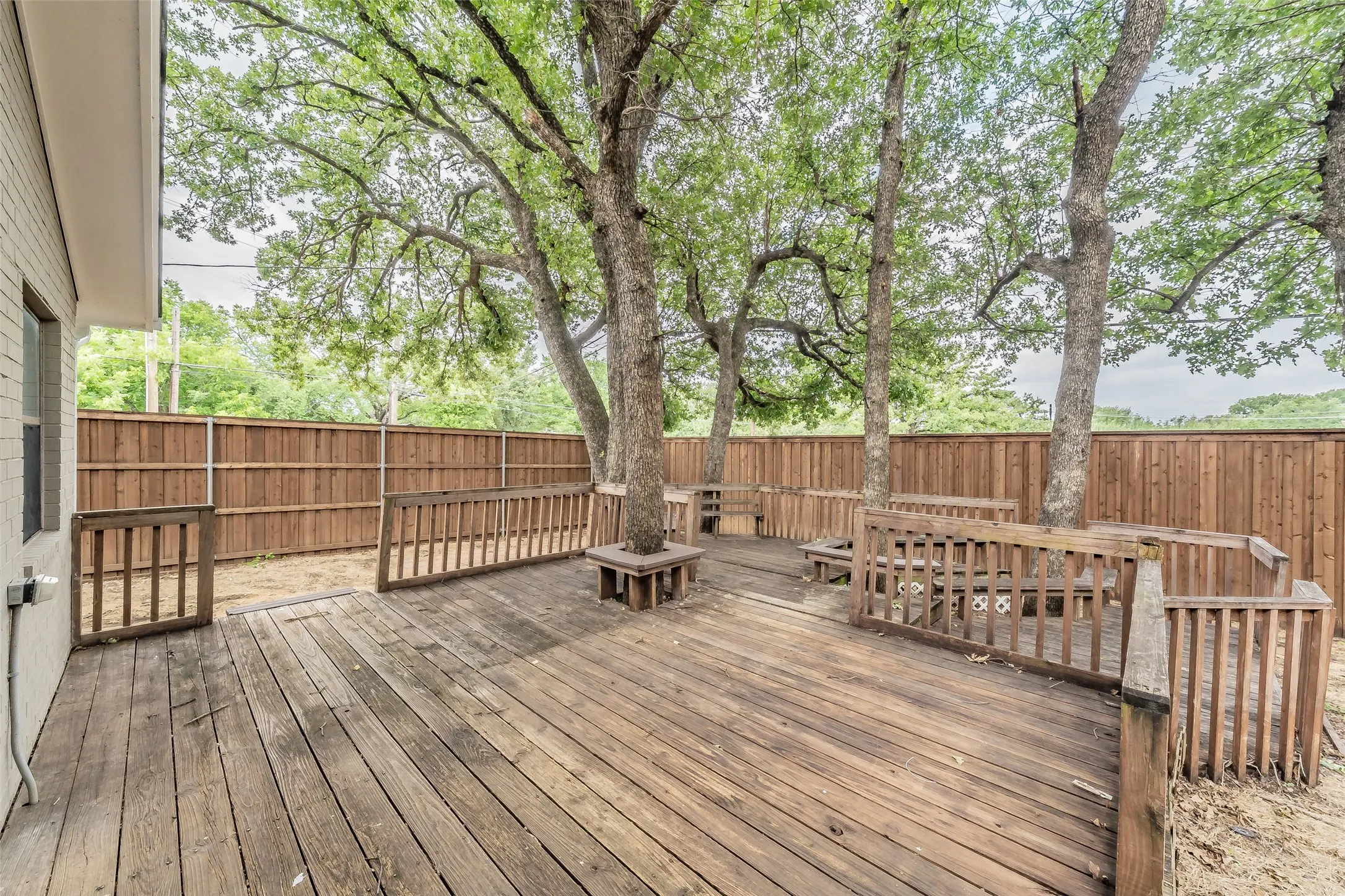 Single Family Residence For Sale in Tarrant County , 1412 Oxford Street, Arlington, Texas 76013, 4 Bedroom, 2 Bathroom, 2 Garage spaces, 1,955 Sqft, built in 1968, mls#21300339, Real Estate Agent in Arlington, Homes For Sale in Tarrant county, Homes For Sale in Arlington, Realtor in Arlington Texas, Real Estate Brokerage Independent Realty Texas, Luminita Cordes Realtor