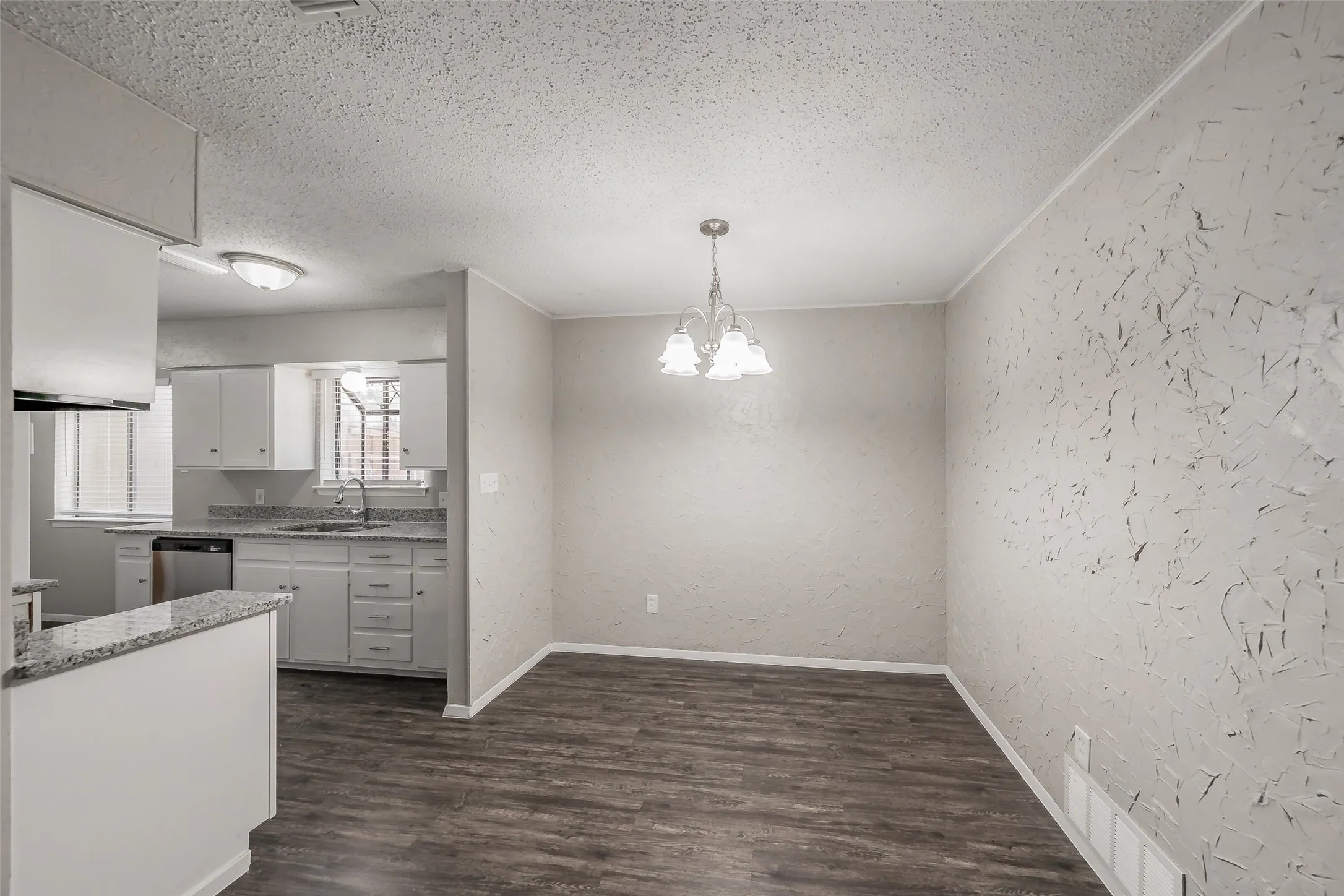 Single Family Residence For Sale in Tarrant County , 1412 Oxford Street, Arlington, Texas 76013, 4 Bedroom, 2 Bathroom, 2 Garage spaces, 1,955 Sqft, built in 1968, mls#21300339, Real Estate Agent in Arlington, Homes For Sale in Tarrant county, Homes For Sale in Arlington, Realtor in Arlington Texas, Real Estate Brokerage Independent Realty Texas, Luminita Cordes Realtor