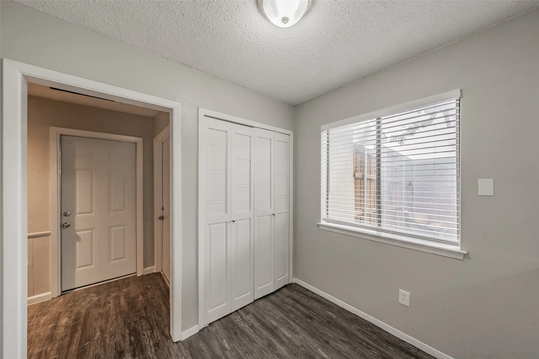 Single Family Residence For Sale in Tarrant County , 1412 Oxford Street, Arlington, Texas 76013, 4 Bedroom, 2 Bathroom, 2 Garage spaces, 1,955 Sqft, built in 1968, mls#21300339, Real Estate Agent in Arlington, Homes For Sale in Tarrant county, Homes For Sale in Arlington, Realtor in Arlington Texas, Real Estate Brokerage Independent Realty Texas, Luminita Cordes Realtor