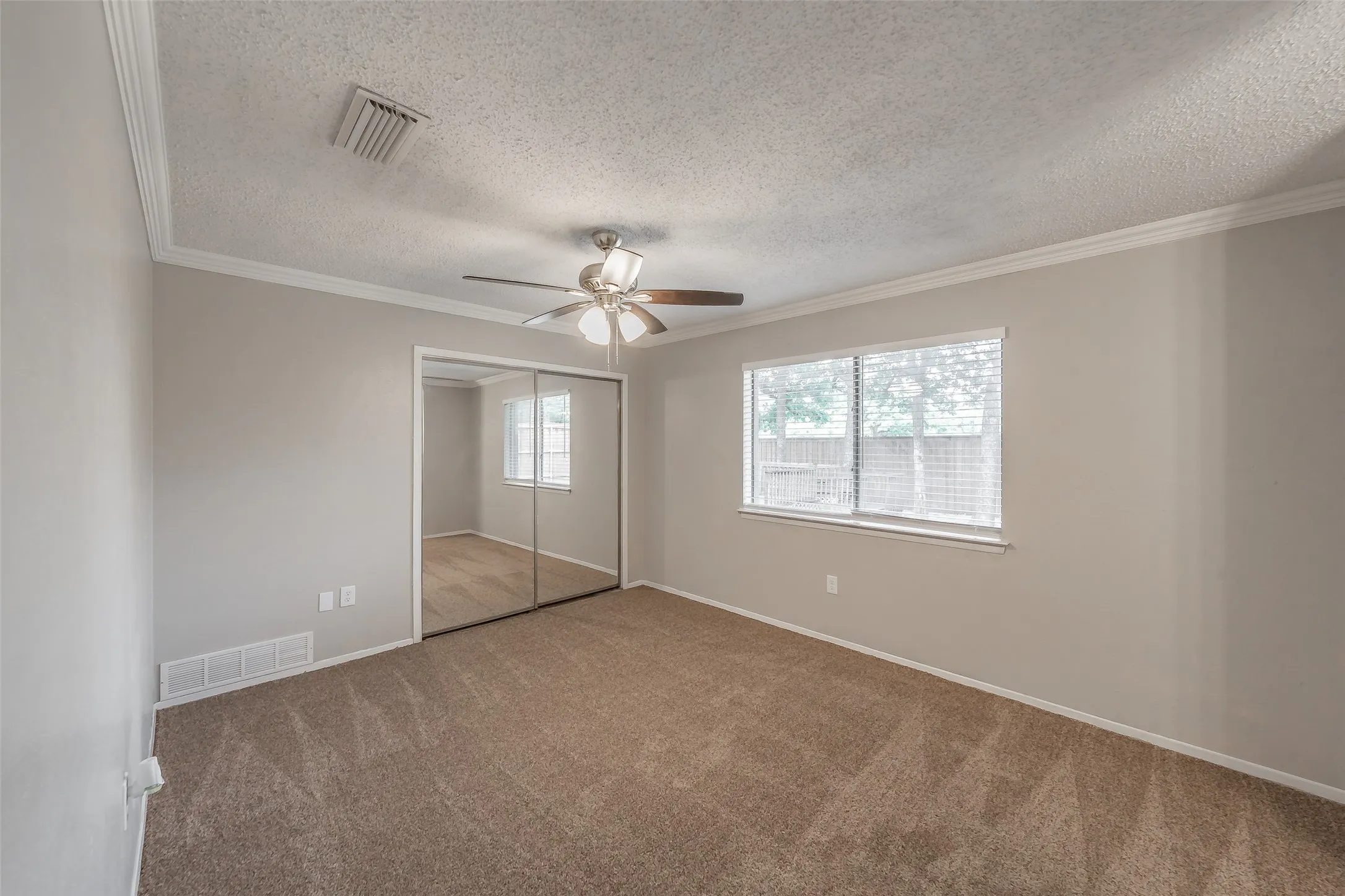 Single Family Residence For Sale in Tarrant County , 1412 Oxford Street, Arlington, Texas 76013, 4 Bedroom, 2 Bathroom, 2 Garage spaces, 1,955 Sqft, built in 1968, mls#21300339, Real Estate Agent in Arlington, Homes For Sale in Tarrant county, Homes For Sale in Arlington, Realtor in Arlington Texas, Real Estate Brokerage Independent Realty Texas, Luminita Cordes Realtor