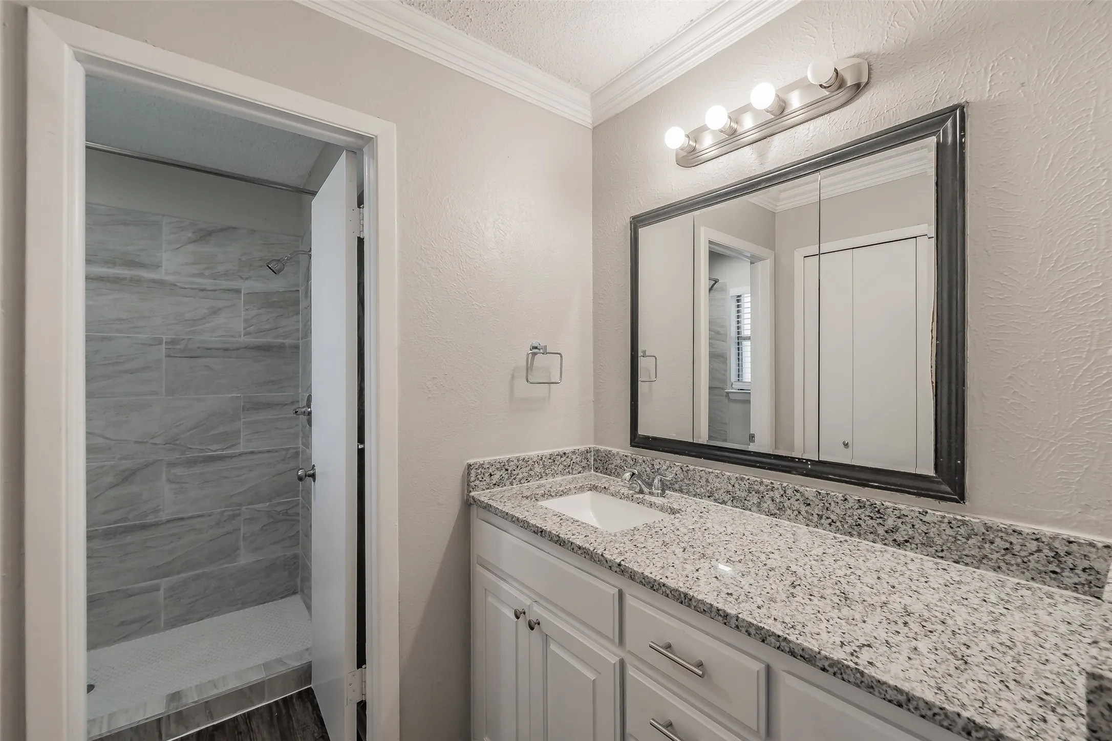 Single Family Residence For Sale in Tarrant County , 1412 Oxford Street, Arlington, Texas 76013, 4 Bedroom, 2 Bathroom, 2 Garage spaces, 1,955 Sqft, built in 1968, mls#21300339, Real Estate Agent in Arlington, Homes For Sale in Tarrant county, Homes For Sale in Arlington, Realtor in Arlington Texas, Real Estate Brokerage Independent Realty Texas, Luminita Cordes Realtor