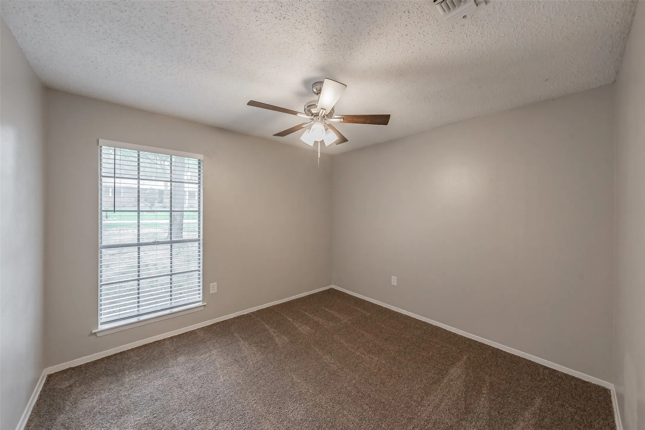 Single Family Residence For Sale in Tarrant County , 1412 Oxford Street, Arlington, Texas 76013, 4 Bedroom, 2 Bathroom, 2 Garage spaces, 1,955 Sqft, built in 1968, mls#21300339, Real Estate Agent in Arlington, Homes For Sale in Tarrant county, Homes For Sale in Arlington, Realtor in Arlington Texas, Real Estate Brokerage Independent Realty Texas, Luminita Cordes Realtor
