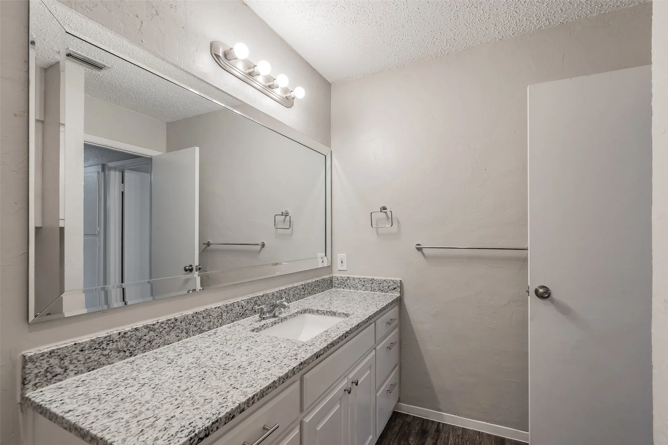 Single Family Residence For Sale in Tarrant County , 1412 Oxford Street, Arlington, Texas 76013, 4 Bedroom, 2 Bathroom, 2 Garage spaces, 1,955 Sqft, built in 1968, mls#21300339, Real Estate Agent in Arlington, Homes For Sale in Tarrant county, Homes For Sale in Arlington, Realtor in Arlington Texas, Real Estate Brokerage Independent Realty Texas, Luminita Cordes Realtor