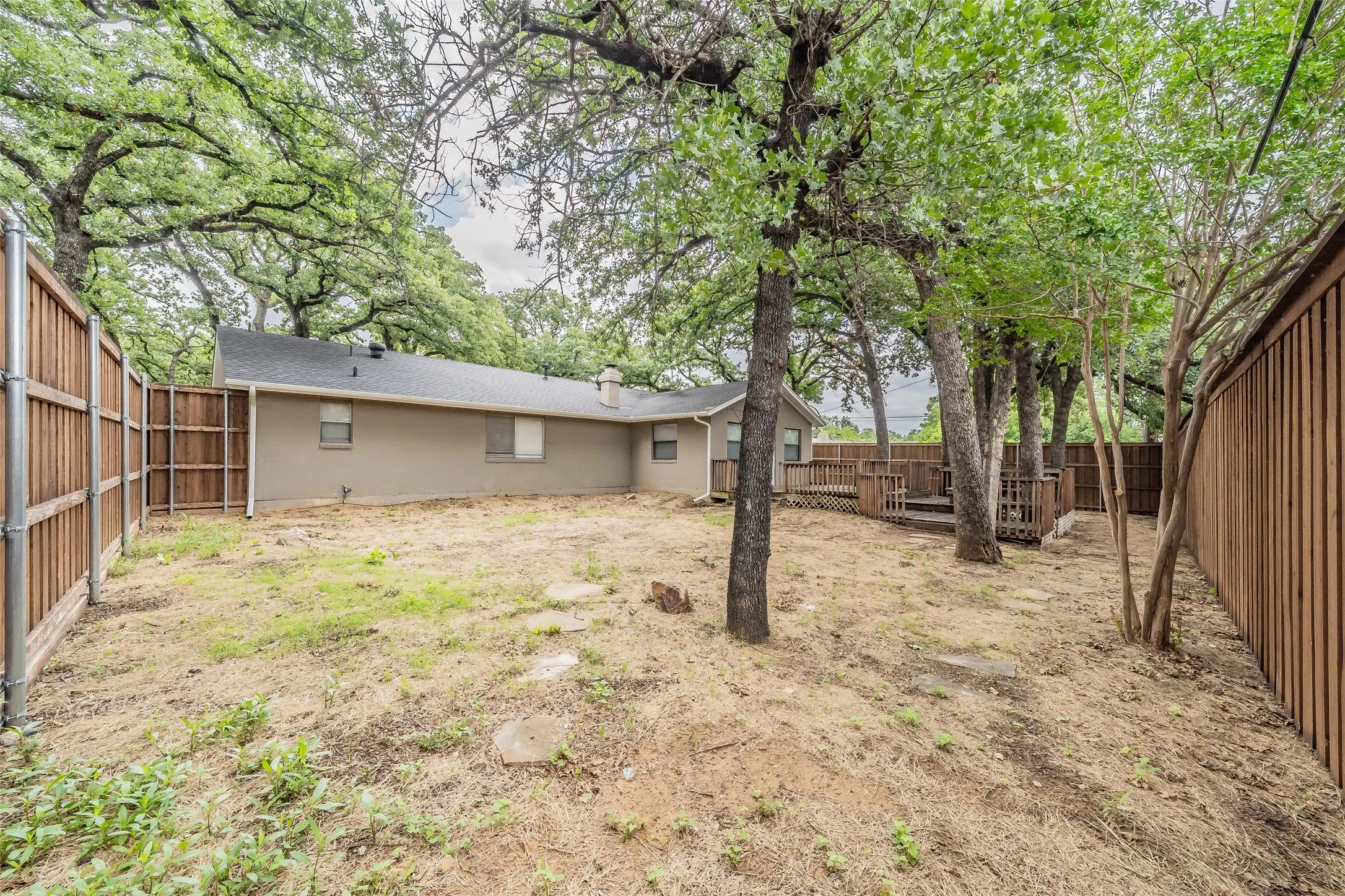 Single Family Residence For Sale in Tarrant County , 1412 Oxford Street, Arlington, Texas 76013, 4 Bedroom, 2 Bathroom, 2 Garage spaces, 1,955 Sqft, built in 1968, mls#21300339, Real Estate Agent in Arlington, Homes For Sale in Tarrant county, Homes For Sale in Arlington, Realtor in Arlington Texas, Real Estate Brokerage Independent Realty Texas, Luminita Cordes Realtor