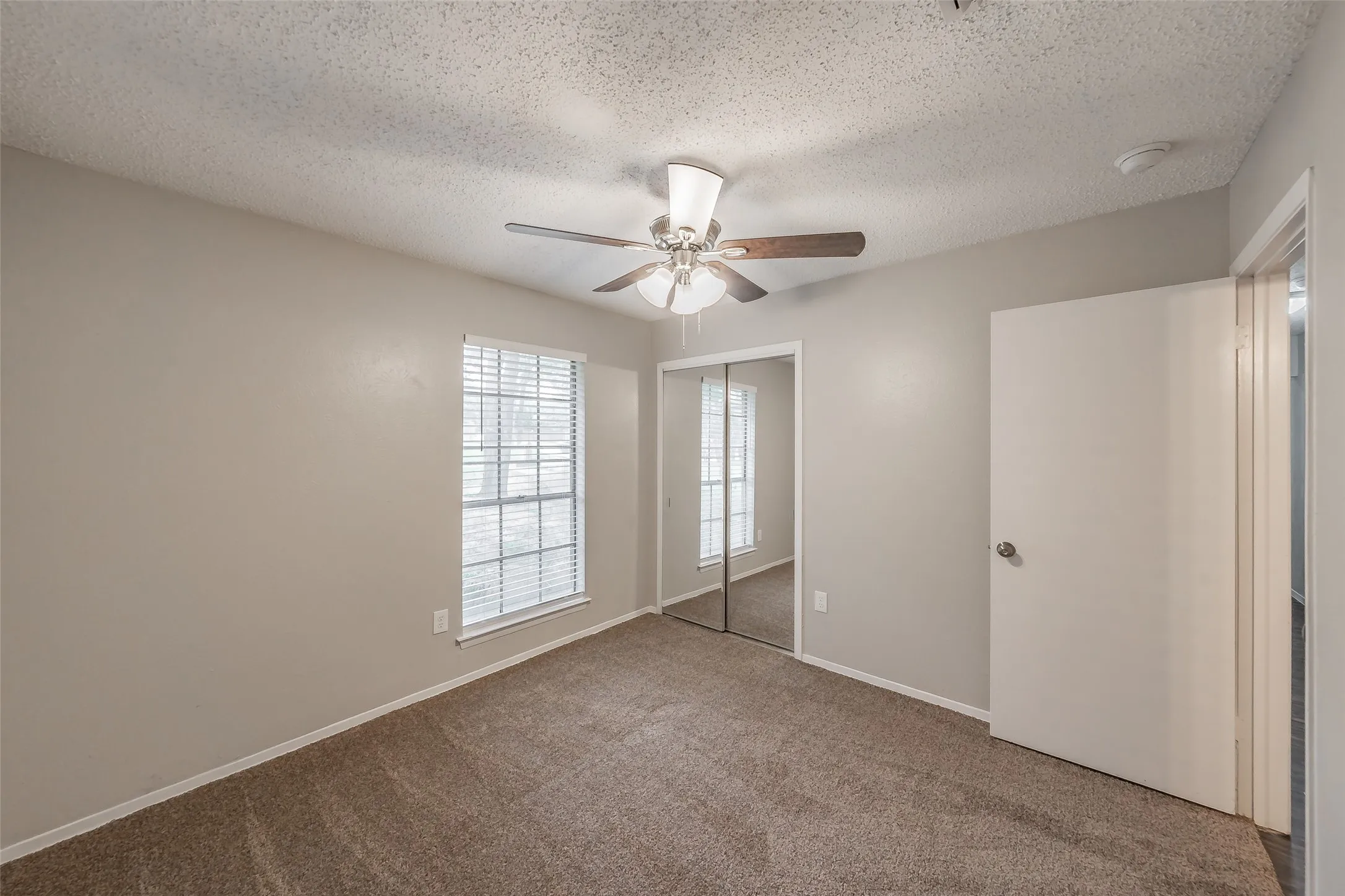 Single Family Residence For Sale in Tarrant County , 1412 Oxford Street, Arlington, Texas 76013, 4 Bedroom, 2 Bathroom, 2 Garage spaces, 1,955 Sqft, built in 1968, mls#21300339, Real Estate Agent in Arlington, Homes For Sale in Tarrant county, Homes For Sale in Arlington, Realtor in Arlington Texas, Real Estate Brokerage Independent Realty Texas, Luminita Cordes Realtor