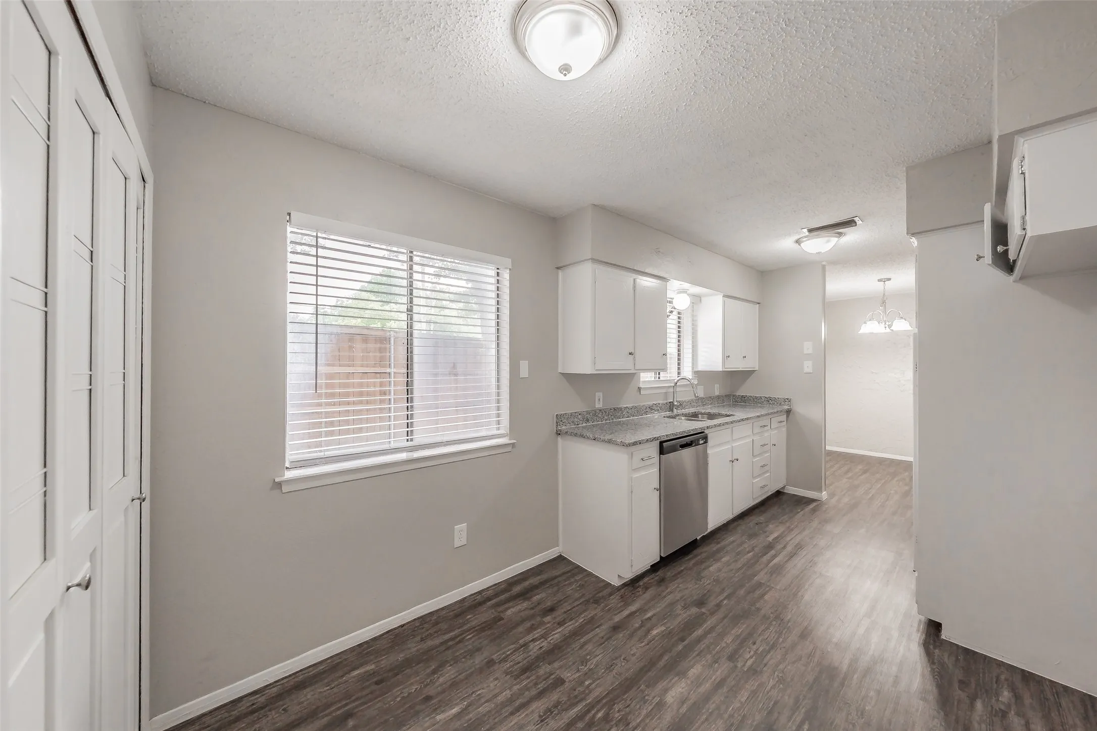 Single Family Residence For Sale in Tarrant County , 1412 Oxford Street, Arlington, Texas 76013, 4 Bedroom, 2 Bathroom, 2 Garage spaces, 1,955 Sqft, built in 1968, mls#21300339, Real Estate Agent in Arlington, Homes For Sale in Tarrant county, Homes For Sale in Arlington, Realtor in Arlington Texas, Real Estate Brokerage Independent Realty Texas, Luminita Cordes Realtor