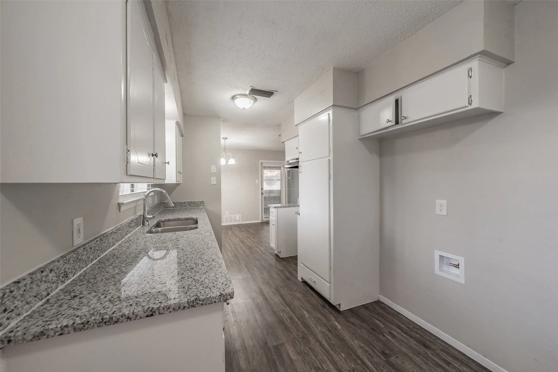 Single Family Residence For Sale in Tarrant County , 1412 Oxford Street, Arlington, Texas 76013, 4 Bedroom, 2 Bathroom, 2 Garage spaces, 1,955 Sqft, built in 1968, mls#21300339, Real Estate Agent in Arlington, Homes For Sale in Tarrant county, Homes For Sale in Arlington, Realtor in Arlington Texas, Real Estate Brokerage Independent Realty Texas, Luminita Cordes Realtor