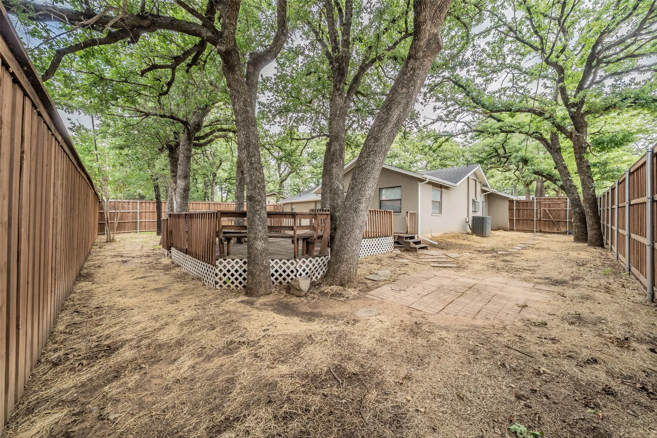 Single Family Residence For Sale in Tarrant County , 1412 Oxford Street, Arlington, Texas 76013, 4 Bedroom, 2 Bathroom, 2 Garage spaces, 1,955 Sqft, built in 1968, mls#21300339, Real Estate Agent in Arlington, Homes For Sale in Tarrant county, Homes For Sale in Arlington, Realtor in Arlington Texas, Real Estate Brokerage Independent Realty Texas, Luminita Cordes Realtor