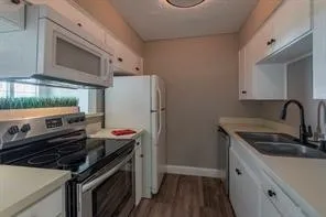 Condominium For Rent in Dallas County , 5881 Preston View Boulevard 170, Dallas, Texas 75240, 1 Bedroom, 1 Bathroom, Garage spaces, 632 Sqft, built in 1968, mls#21298946, Real Estate Agent in Dallas, Homes For Rent in Dallas county, Homes For Rent in Dallas, Realtor in Dallas Texas, Real Estate Brokerage Independent Realty Texas, Luminita Cordes Realtor