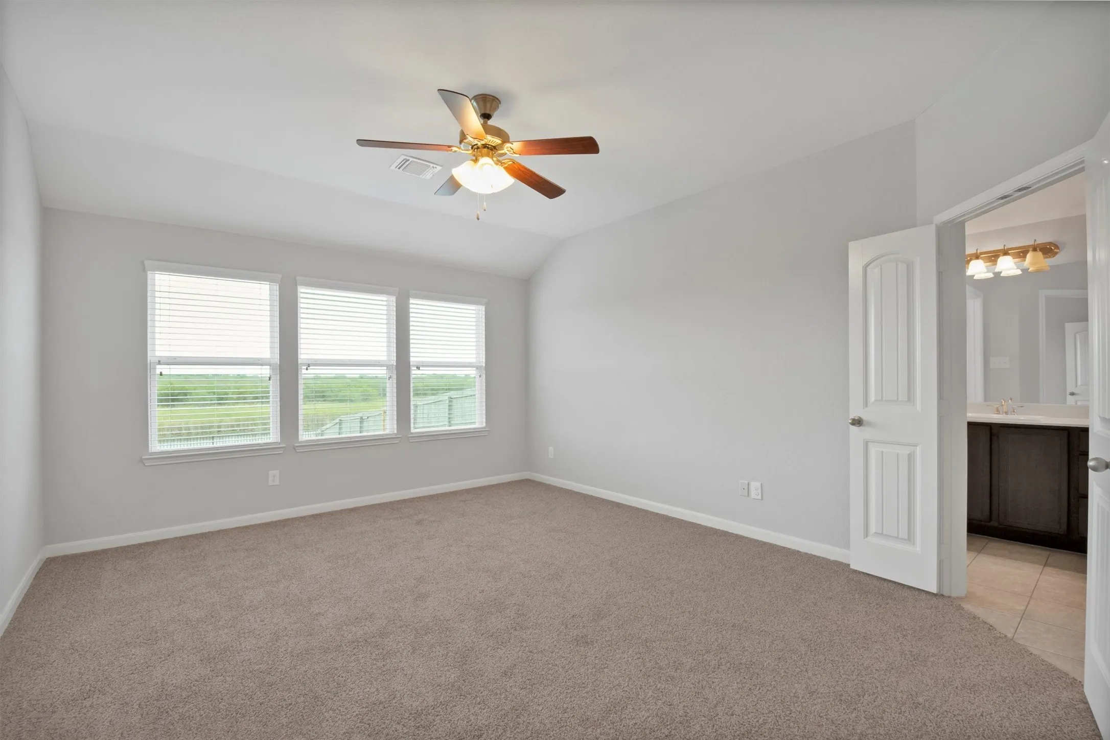 Single Family Residence For Rent in Kaufman County , 5100 Royal Springs Drive, Forney, Texas 75126, 4 Bedroom, 2 Bathroom, 2 Garage spaces, 2,166 Sqft, built in 2016, mls#21300379, Real Estate Agent in Forney, Homes For Rent in Kaufman county, Homes For Rent in Forney, Realtor in Forney Texas, Real Estate Brokerage Independent Realty Texas, Luminita Cordes Realtor