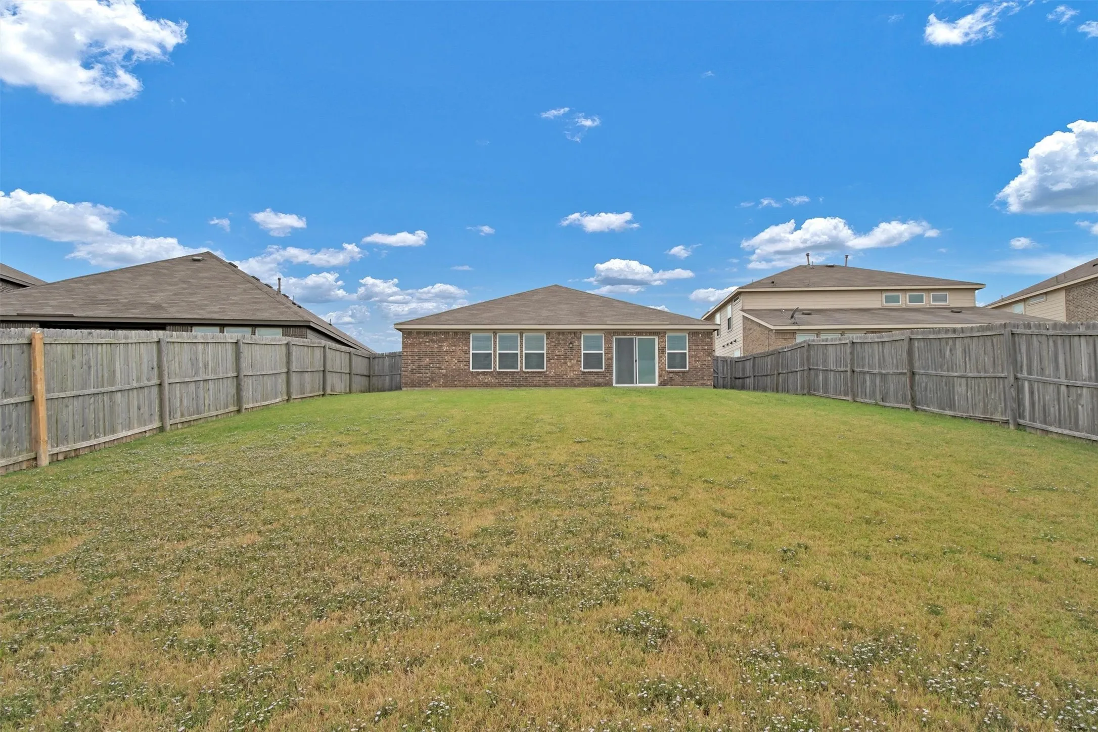 Single Family Residence For Rent in Kaufman County , 5100 Royal Springs Drive, Forney, Texas 75126, 4 Bedroom, 2 Bathroom, 2 Garage spaces, 2,166 Sqft, built in 2016, mls#21300379, Real Estate Agent in Forney, Homes For Rent in Kaufman county, Homes For Rent in Forney, Realtor in Forney Texas, Real Estate Brokerage Independent Realty Texas, Luminita Cordes Realtor