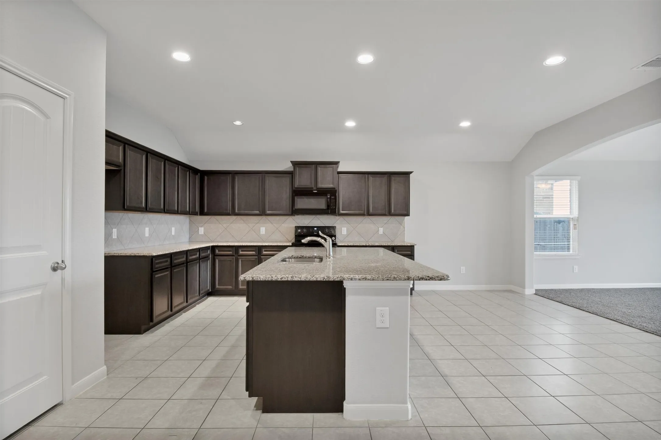 Single Family Residence For Rent in Kaufman County , 5100 Royal Springs Drive, Forney, Texas 75126, 4 Bedroom, 2 Bathroom, 2 Garage spaces, 2,166 Sqft, built in 2016, mls#21300379, Real Estate Agent in Forney, Homes For Rent in Kaufman county, Homes For Rent in Forney, Realtor in Forney Texas, Real Estate Brokerage Independent Realty Texas, Luminita Cordes Realtor