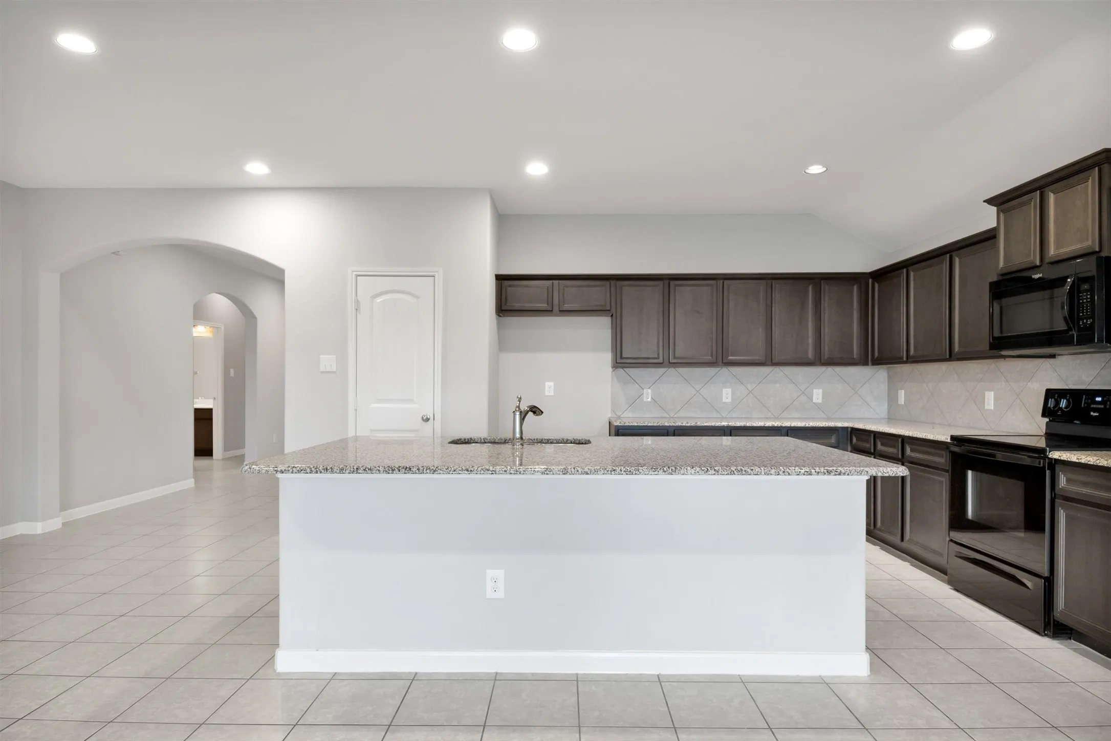 Single Family Residence For Rent in Kaufman County , 5100 Royal Springs Drive, Forney, Texas 75126, 4 Bedroom, 2 Bathroom, 2 Garage spaces, 2,166 Sqft, built in 2016, mls#21300379, Real Estate Agent in Forney, Homes For Rent in Kaufman county, Homes For Rent in Forney, Realtor in Forney Texas, Real Estate Brokerage Independent Realty Texas, Luminita Cordes Realtor