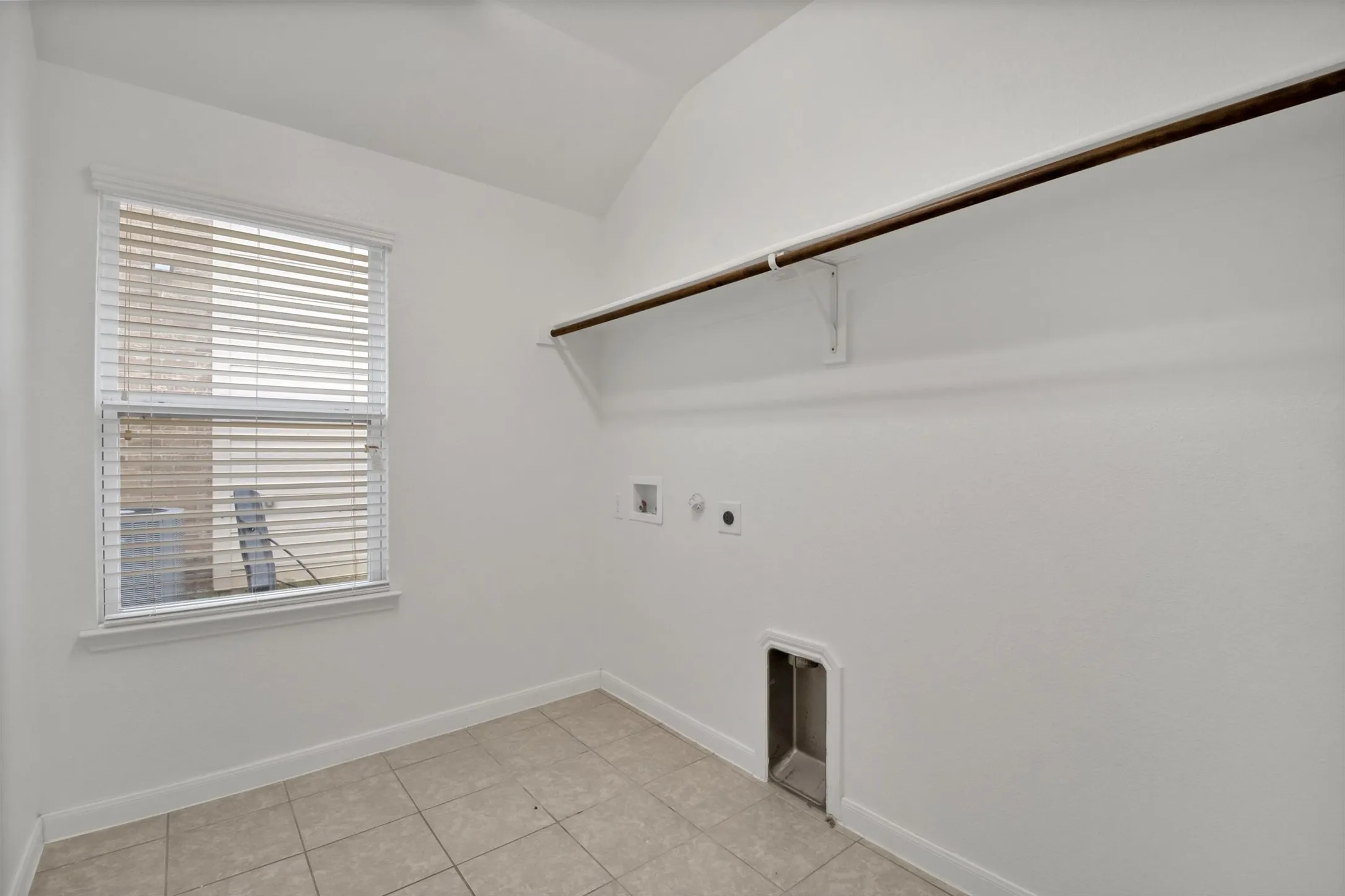 Single Family Residence For Rent in Kaufman County , 5100 Royal Springs Drive, Forney, Texas 75126, 4 Bedroom, 2 Bathroom, 2 Garage spaces, 2,166 Sqft, built in 2016, mls#21300379, Real Estate Agent in Forney, Homes For Rent in Kaufman county, Homes For Rent in Forney, Realtor in Forney Texas, Real Estate Brokerage Independent Realty Texas, Luminita Cordes Realtor