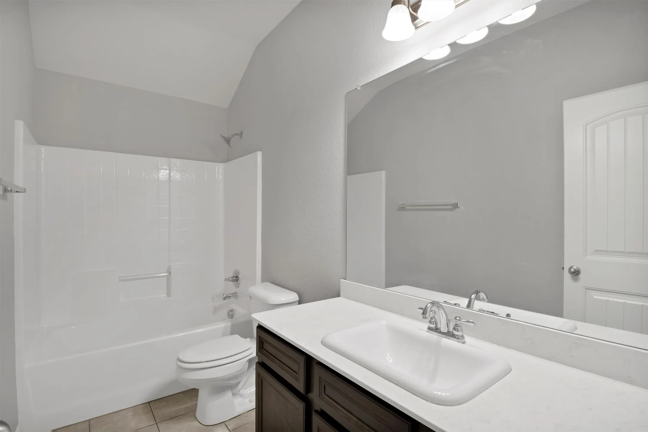 Single Family Residence For Rent in Kaufman County , 5100 Royal Springs Drive, Forney, Texas 75126, 4 Bedroom, 2 Bathroom, 2 Garage spaces, 2,166 Sqft, built in 2016, mls#21300379, Real Estate Agent in Forney, Homes For Rent in Kaufman county, Homes For Rent in Forney, Realtor in Forney Texas, Real Estate Brokerage Independent Realty Texas, Luminita Cordes Realtor