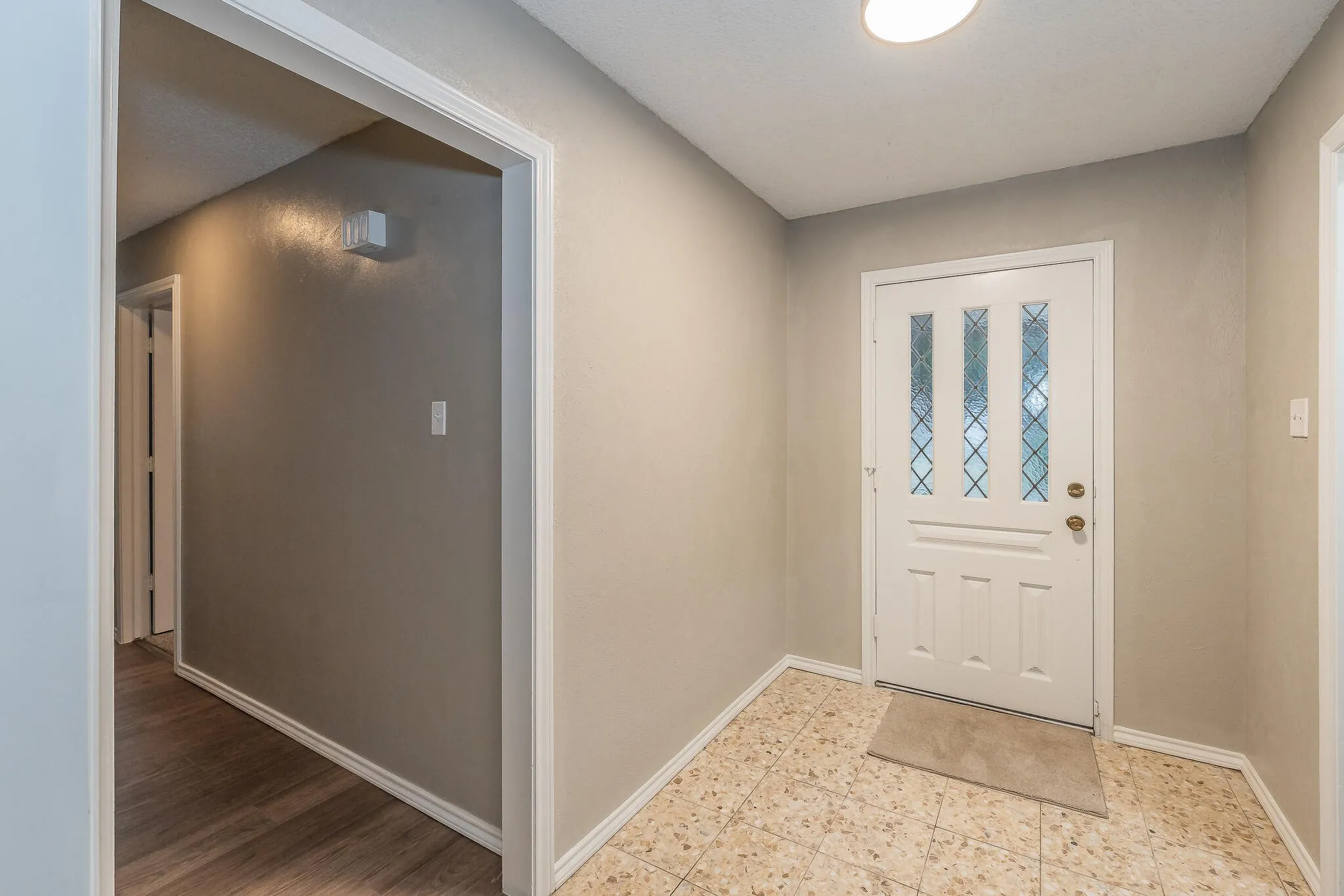 Single Family Residence For Sale in Tarrant County , 917 Bucknell Drive, Arlington, Texas 76012, 3 Bedroom, 2 Bathroom, 2 Garage spaces, 1,929 Sqft, built in 1978, mls#21300364, Real Estate Agent in Arlington, Homes For Sale in Tarrant county, Homes For Sale in Arlington, Realtor in Arlington Texas, Real Estate Brokerage Independent Realty Texas, Luminita Cordes Realtor