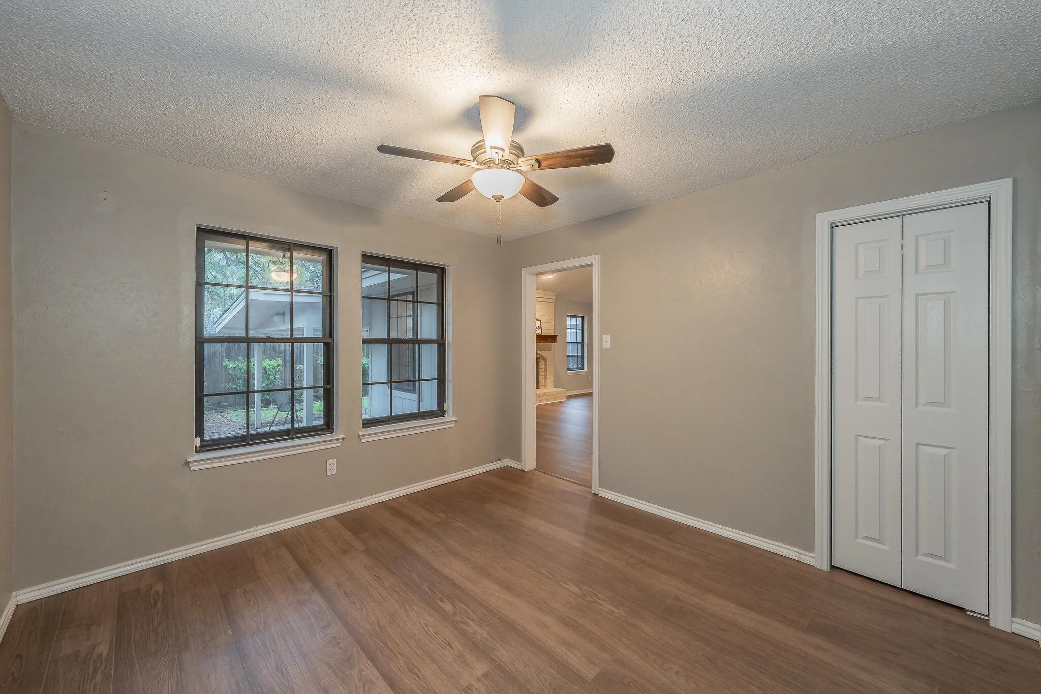 Single Family Residence For Sale in Tarrant County , 917 Bucknell Drive, Arlington, Texas 76012, 3 Bedroom, 2 Bathroom, 2 Garage spaces, 1,929 Sqft, built in 1978, mls#21300364, Real Estate Agent in Arlington, Homes For Sale in Tarrant county, Homes For Sale in Arlington, Realtor in Arlington Texas, Real Estate Brokerage Independent Realty Texas, Luminita Cordes Realtor