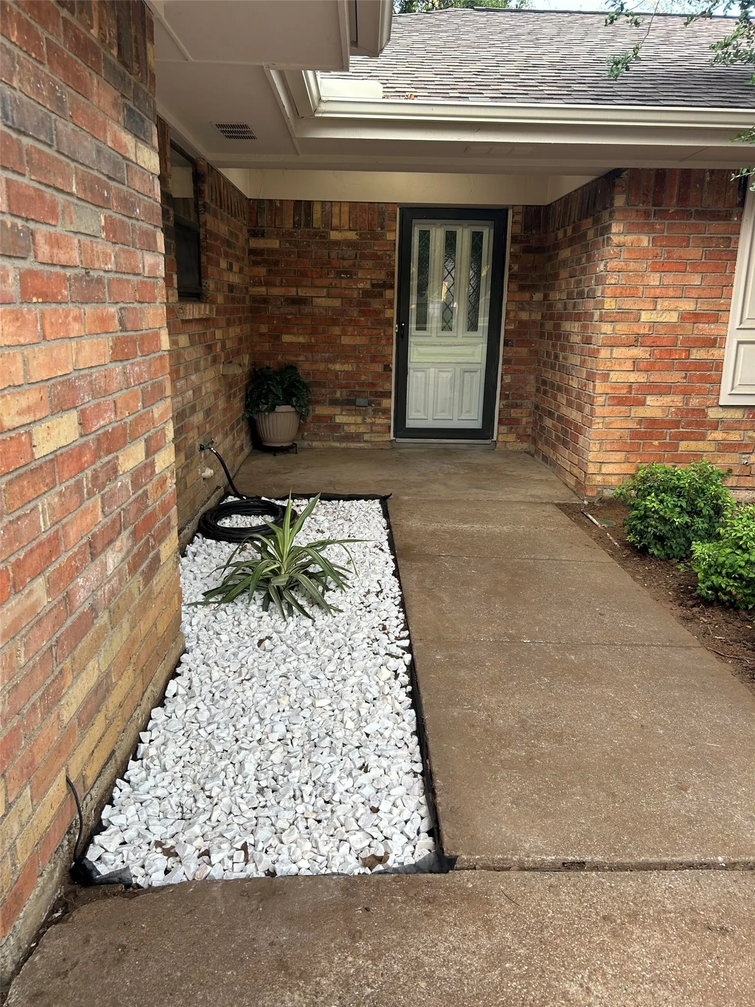 Single Family Residence For Sale in Tarrant County , 917 Bucknell Drive, Arlington, Texas 76012, 3 Bedroom, 2 Bathroom, 2 Garage spaces, 1,929 Sqft, built in 1978, mls#21300364, Real Estate Agent in Arlington, Homes For Sale in Tarrant county, Homes For Sale in Arlington, Realtor in Arlington Texas, Real Estate Brokerage Independent Realty Texas, Luminita Cordes Realtor