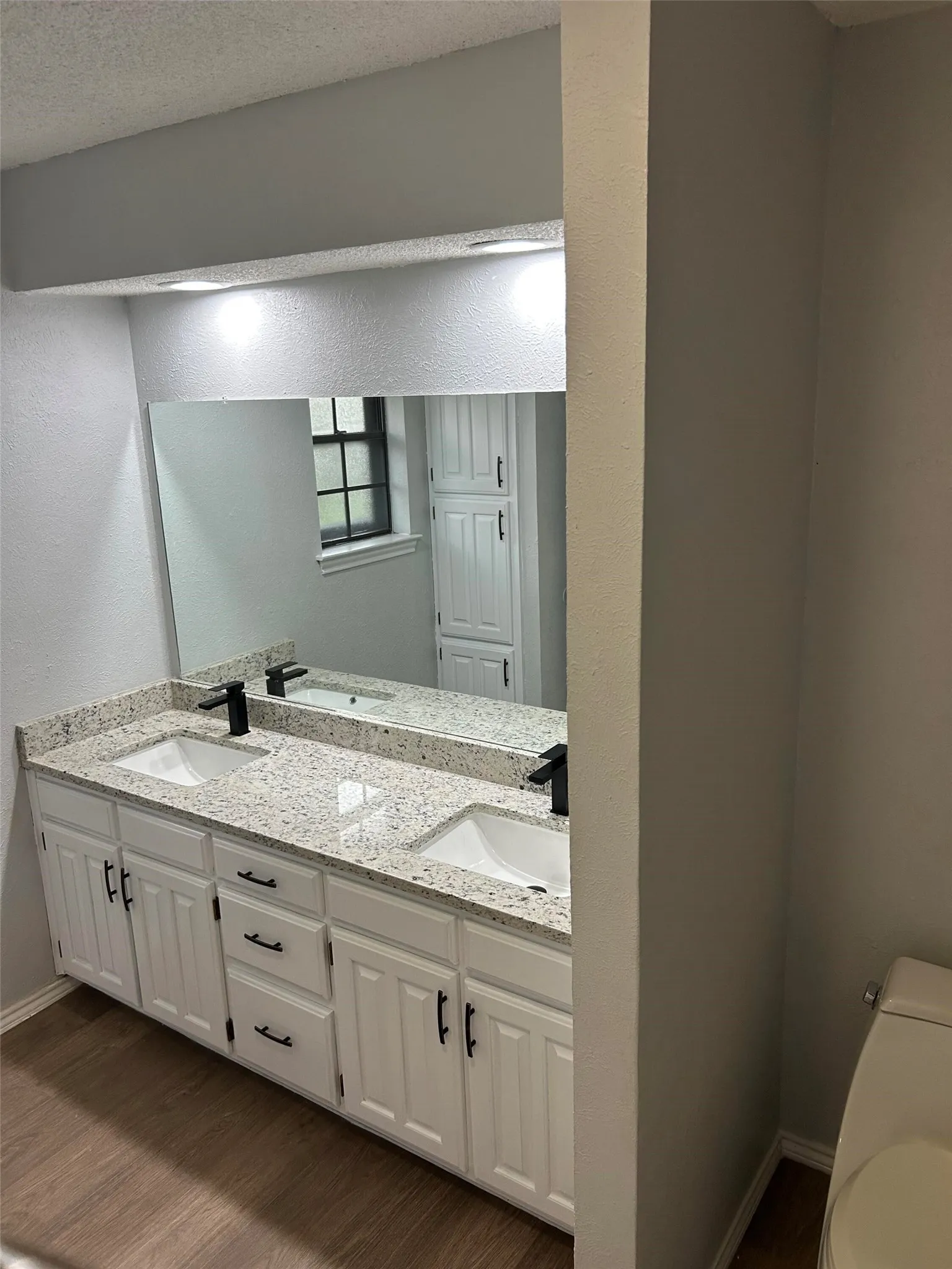 Single Family Residence For Sale in Tarrant County , 917 Bucknell Drive, Arlington, Texas 76012, 3 Bedroom, 2 Bathroom, 2 Garage spaces, 1,929 Sqft, built in 1978, mls#21300364, Real Estate Agent in Arlington, Homes For Sale in Tarrant county, Homes For Sale in Arlington, Realtor in Arlington Texas, Real Estate Brokerage Independent Realty Texas, Luminita Cordes Realtor